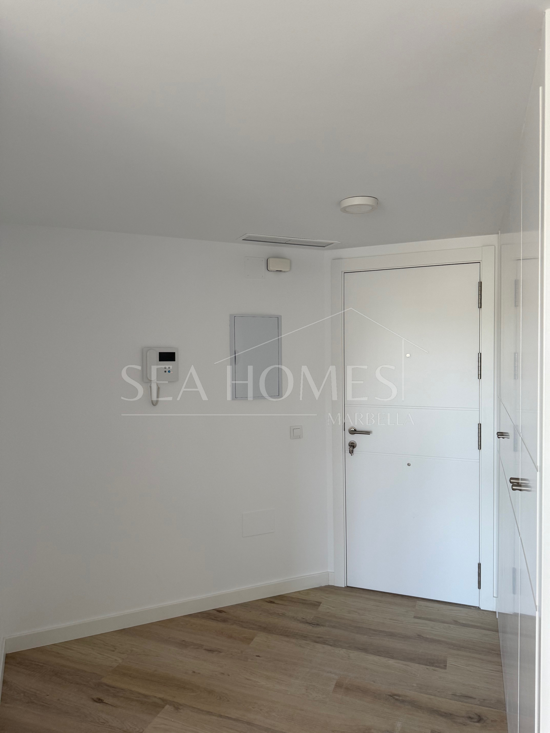 Brand new 4 bedroom Apartment in Nueva Andalucia - La Concha views and Sea Views - Keys ready!