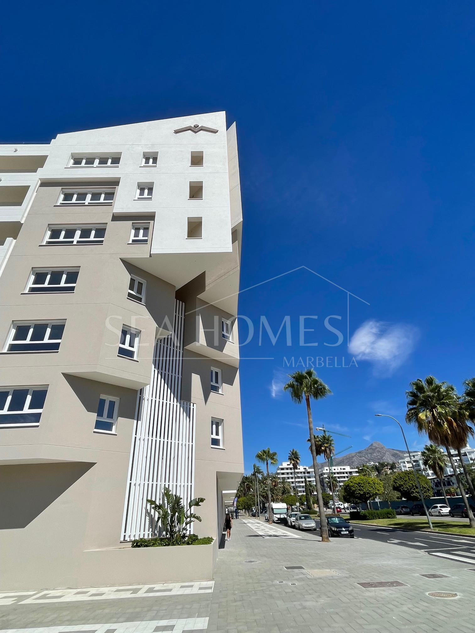 Brand new 4 bedroom Apartment in Nueva Andalucia - La Concha views and Sea Views - Keys ready!