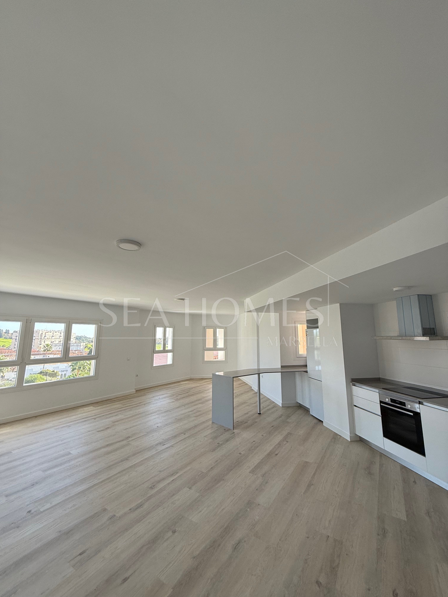 Brand new 4 bedroom Apartment in Nueva Andalucia - La Concha views and Sea Views - Keys ready!