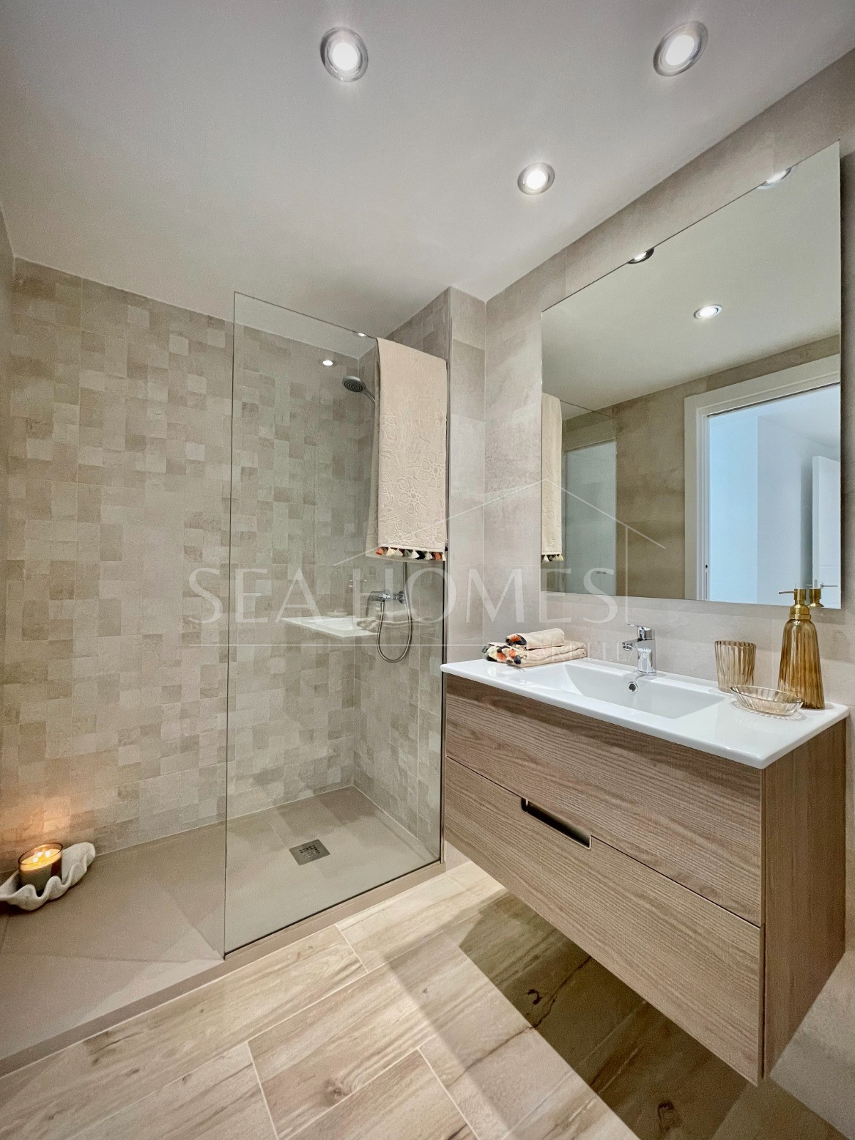 Brand new 4 bedroom Apartment in Nueva Andalucia - La Concha views and Sea Views - Keys ready!