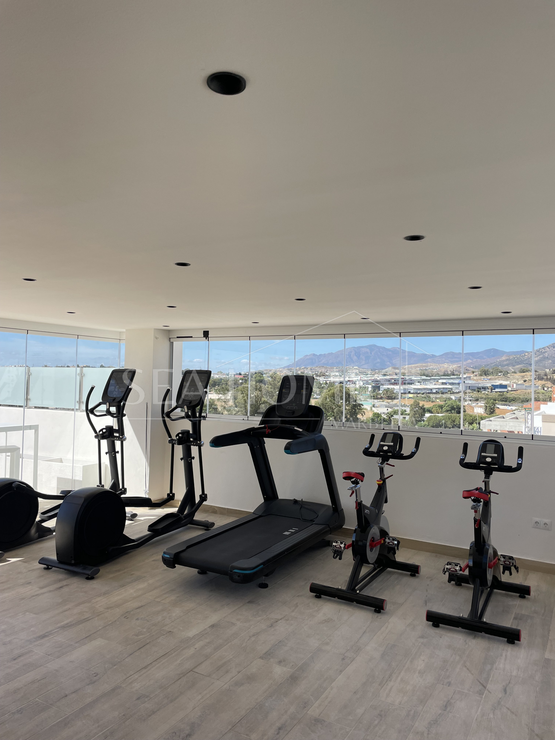 Brand new 4 bedroom Apartment in Nueva Andalucia - La Concha views and Sea Views - Keys ready!
