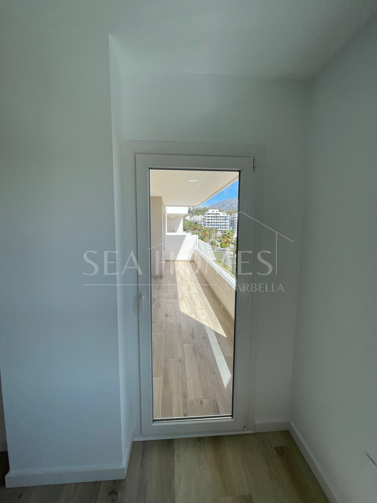 Brand new 4 bedroom Apartment in Nueva Andalucia - La Concha views and Sea Views - Keys ready!