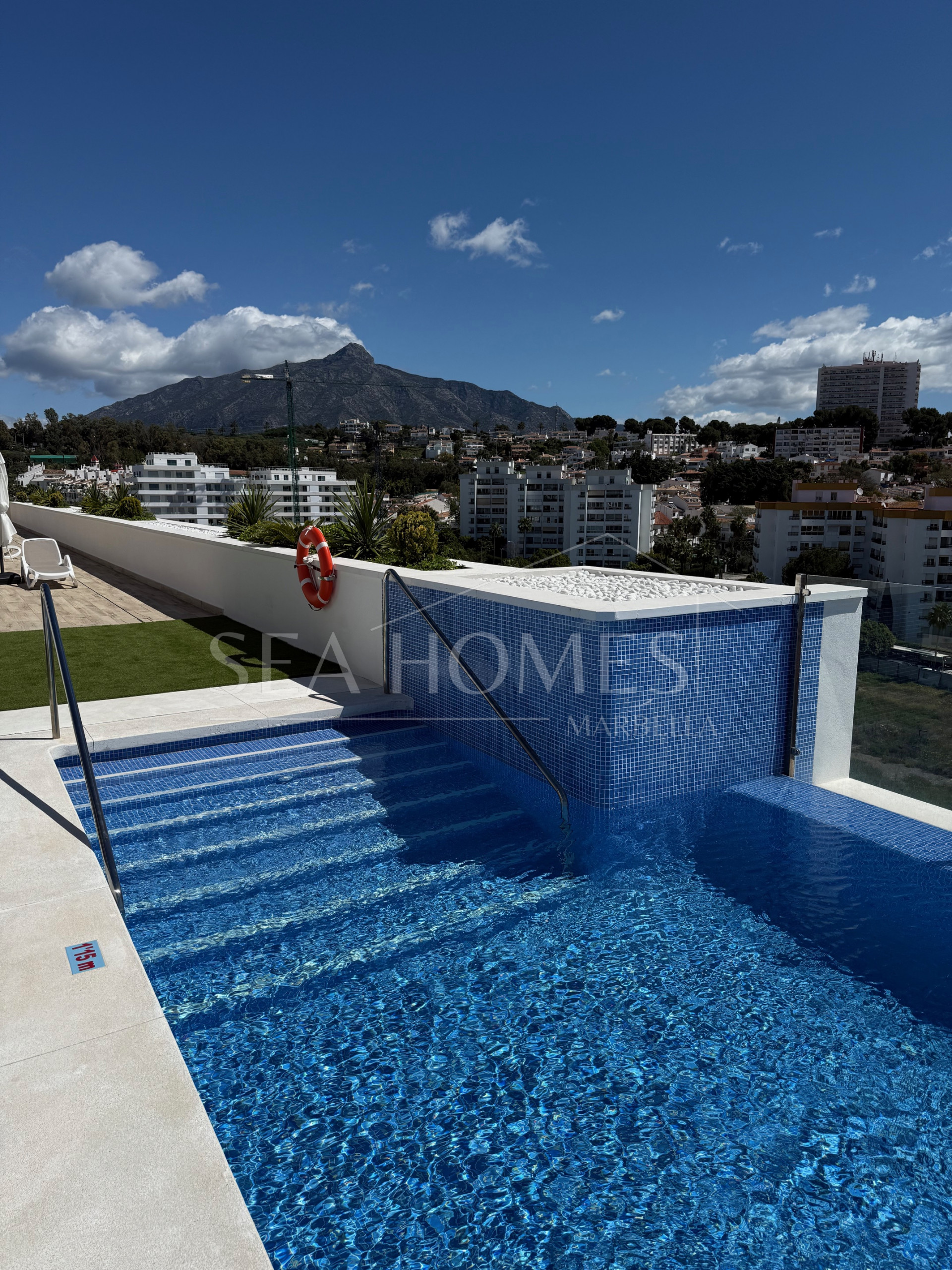 Brand new 4 bedroom Apartment in Nueva Andalucia - La Concha views and Sea Views - Keys ready!