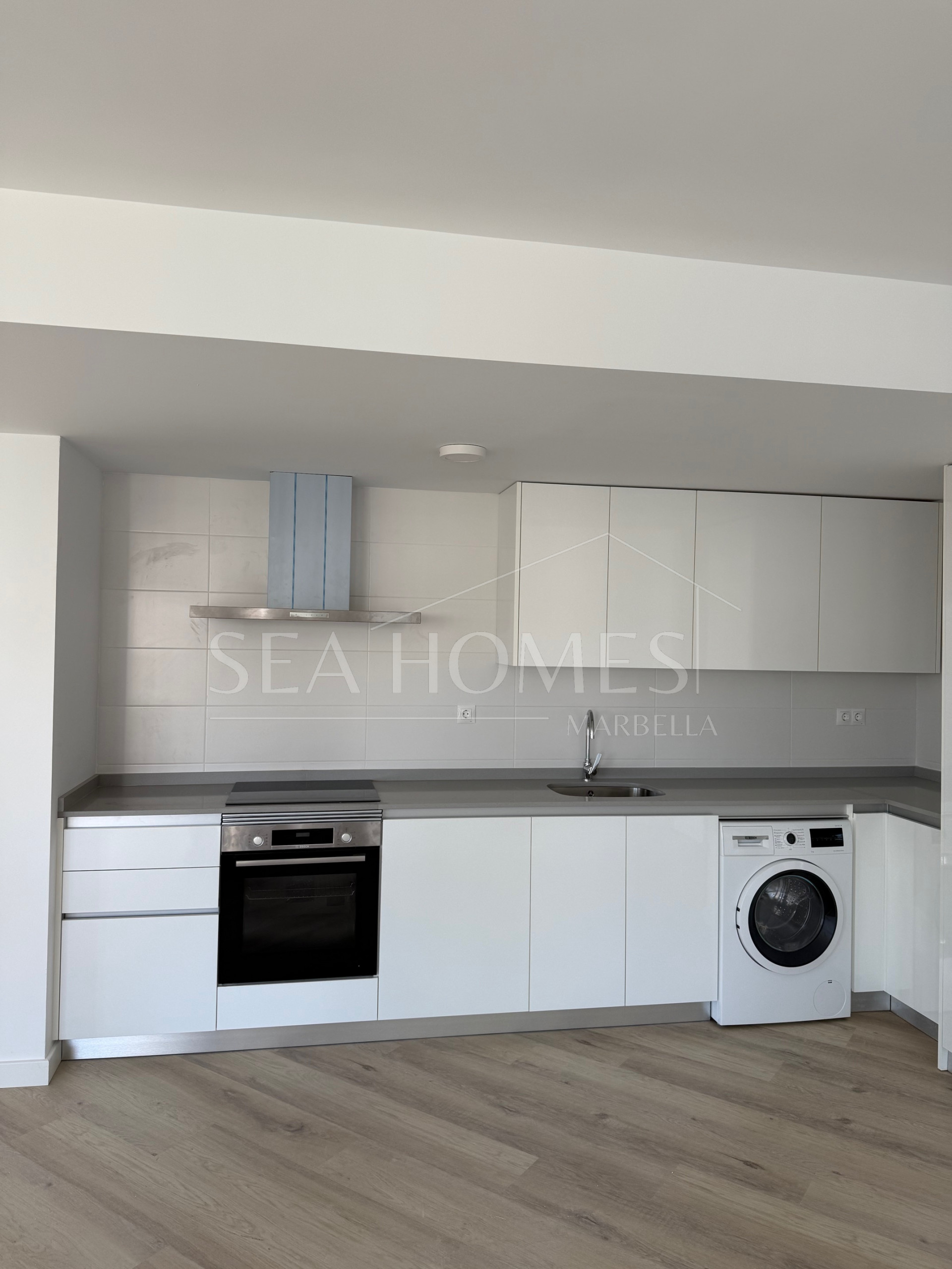 Brand new 4 bedroom Apartment in Nueva Andalucia - La Concha views and Sea Views - Keys ready!