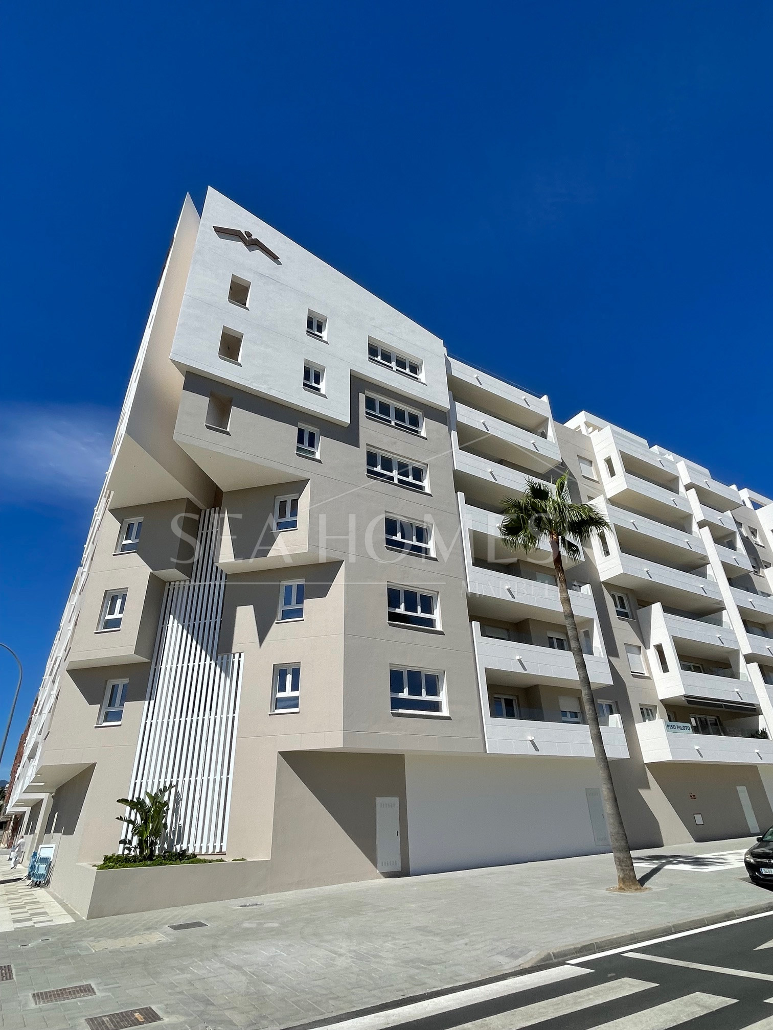 Brand new 4 bedroom Apartment in Nueva Andalucia - La Concha views and Sea Views - Keys ready!
