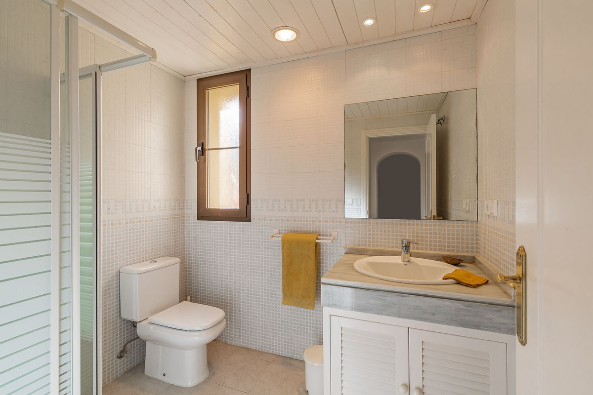 Ground Floor Apartment Benahavis R4184677