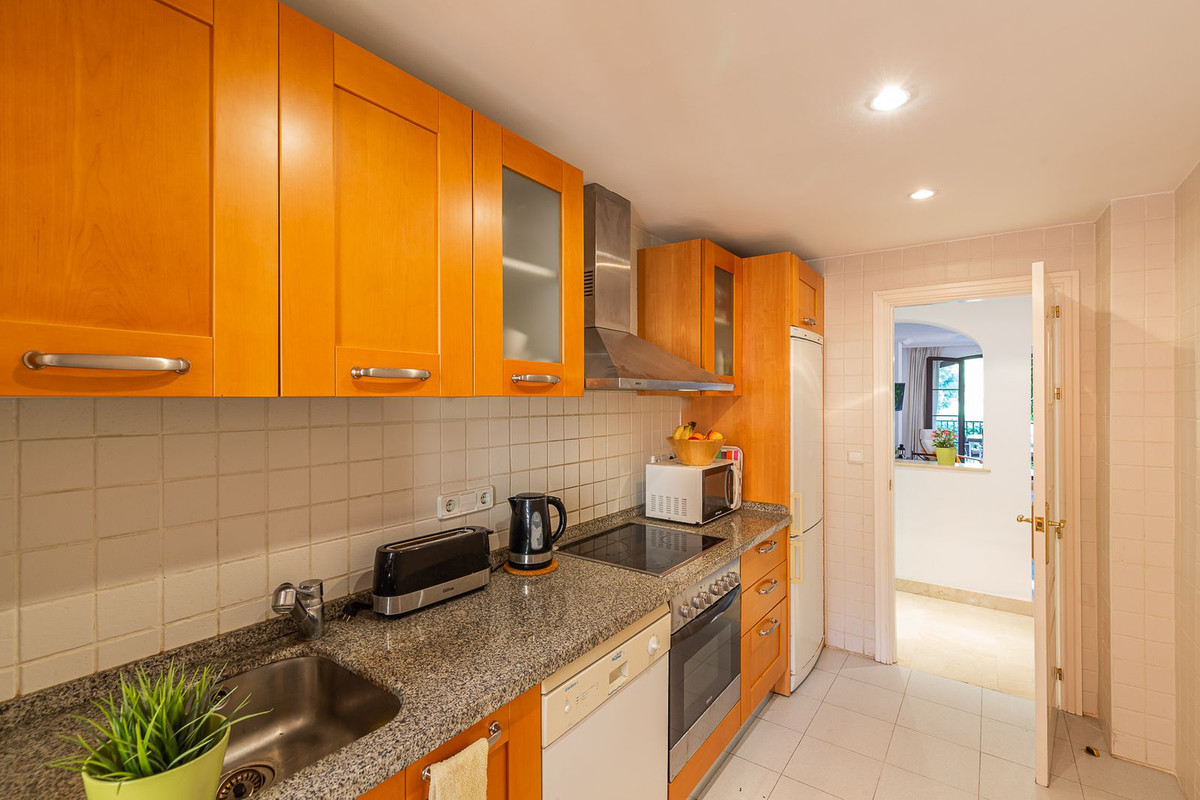 Ground Floor Apartment Benahavis R4184677