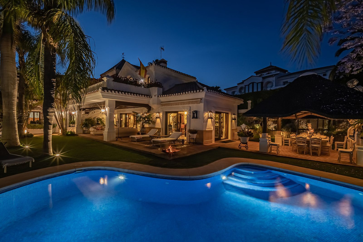 Villa en venta en Bahia de Marbella, Marbella East