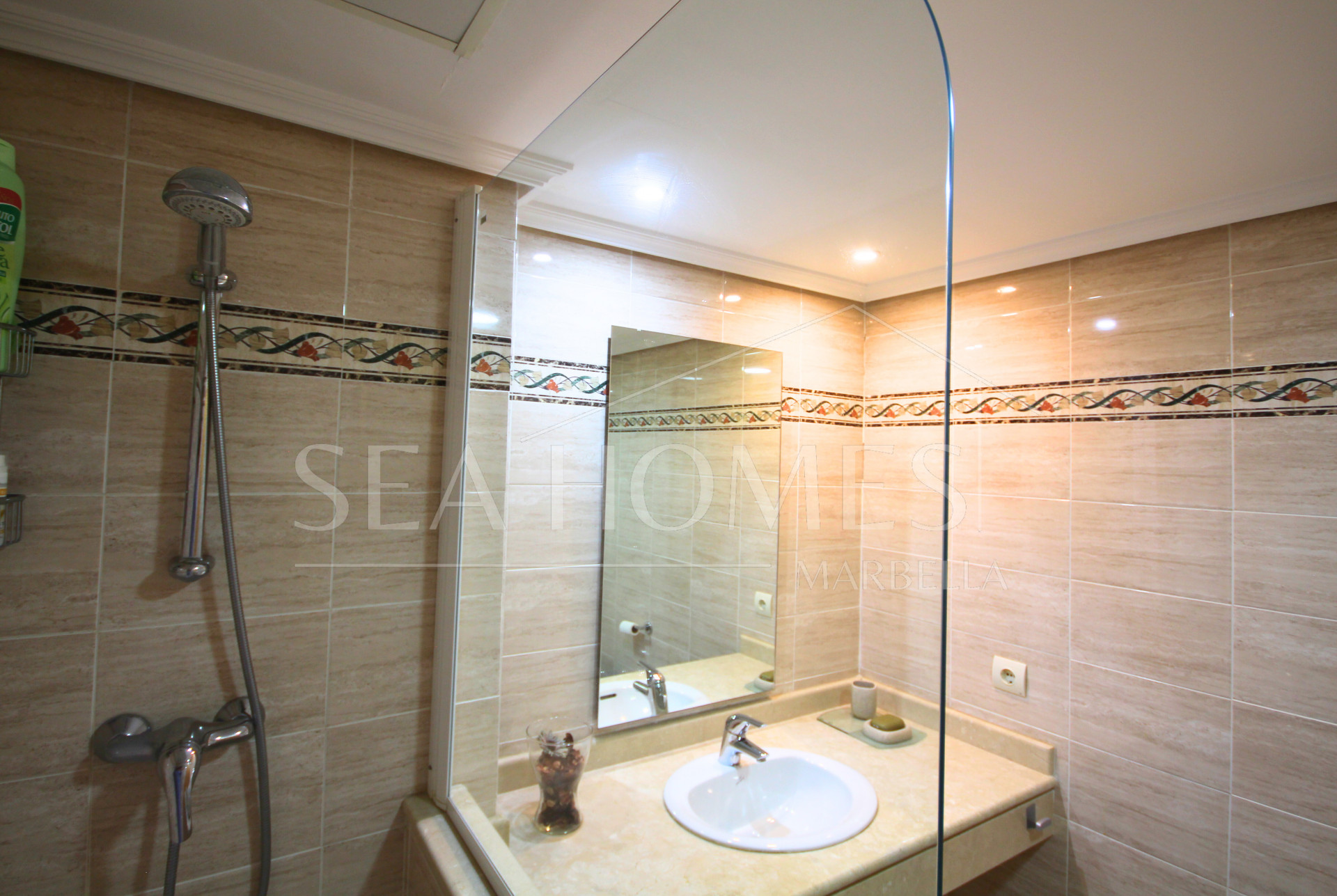 Spacious 3-Bedroom Apartment with Three Terraces, Sea Views, Double Garage & Storage