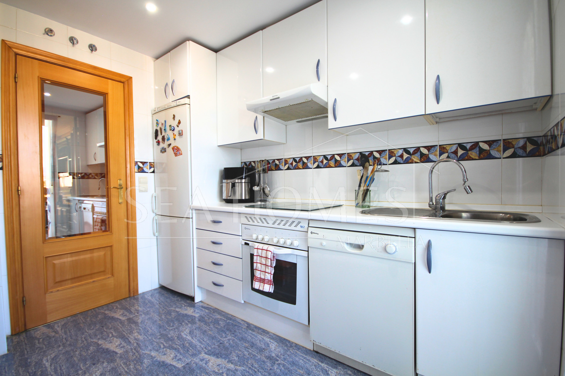 Spacious 3-Bedroom Apartment with Three Terraces, Sea Views, Double Garage & Storage
