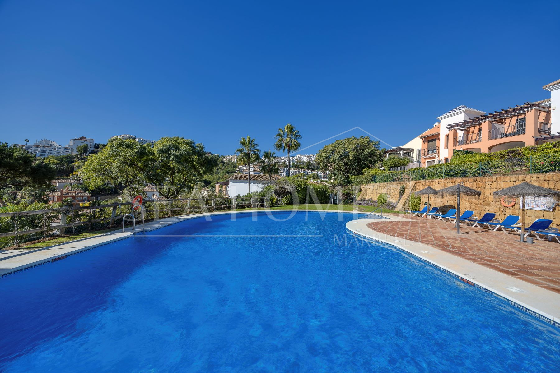 Spacious Townhouse in Los Almendros, Los Arqueros Golf
