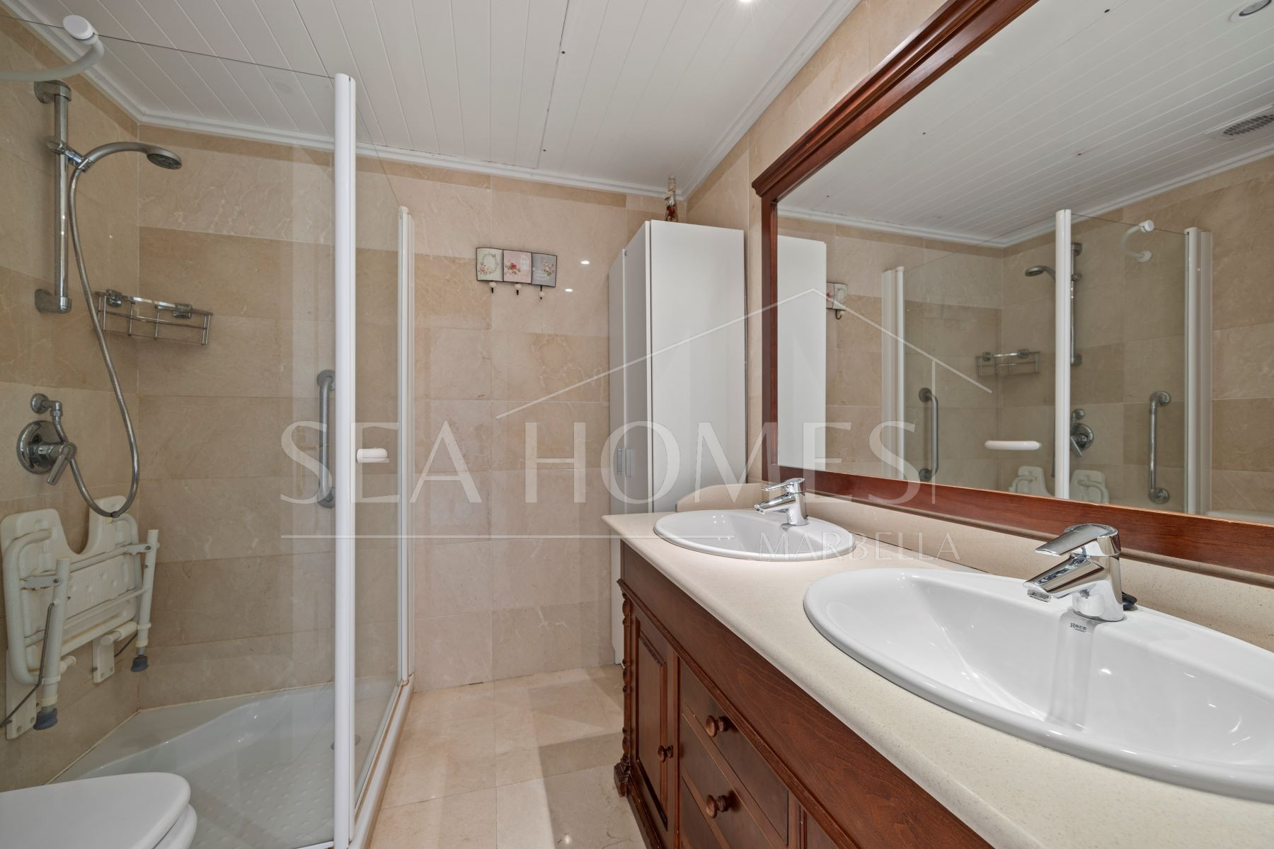 Spacious Townhouse in Los Almendros, Los Arqueros Golf