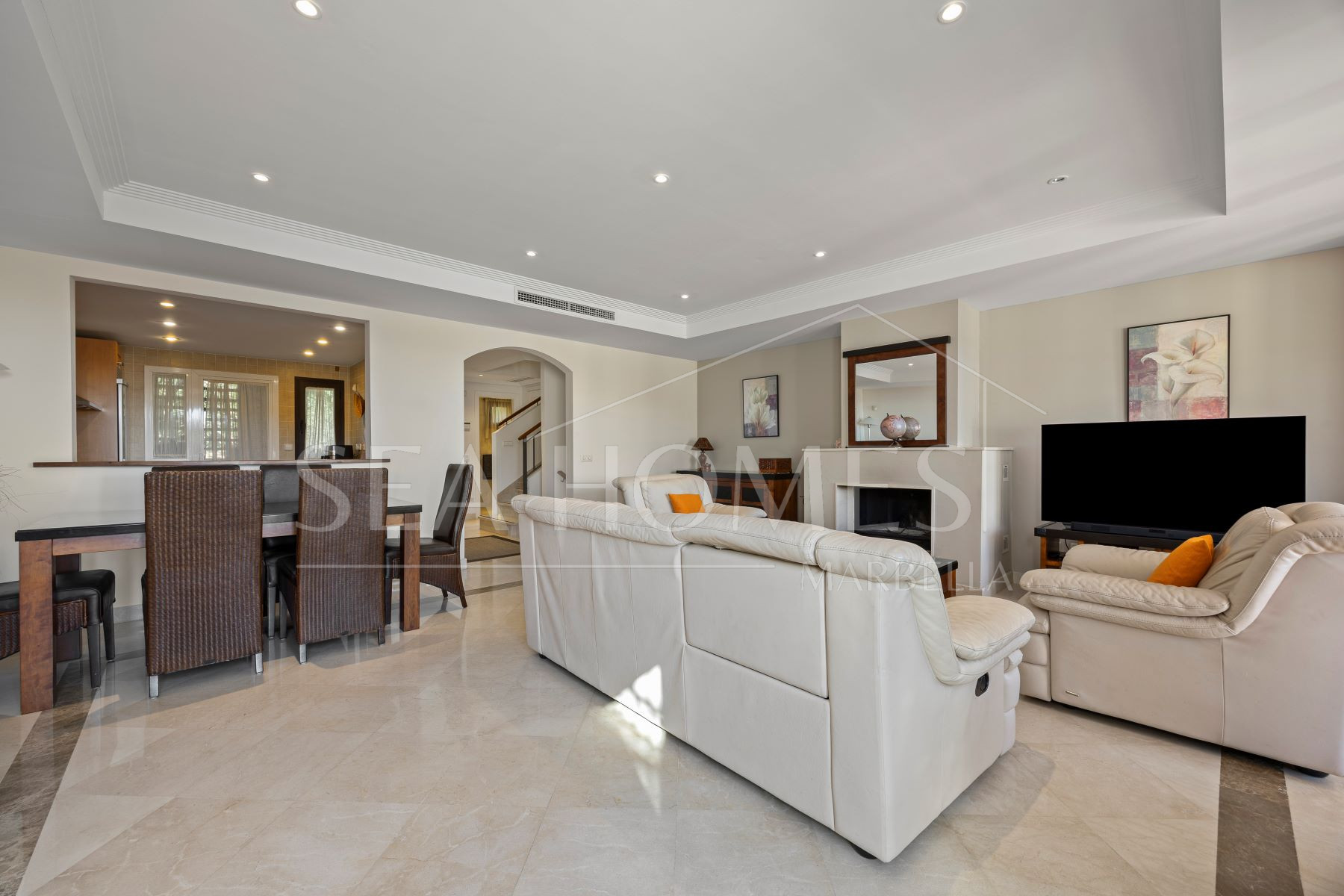 Spacious Townhouse in Los Almendros, Los Arqueros Golf