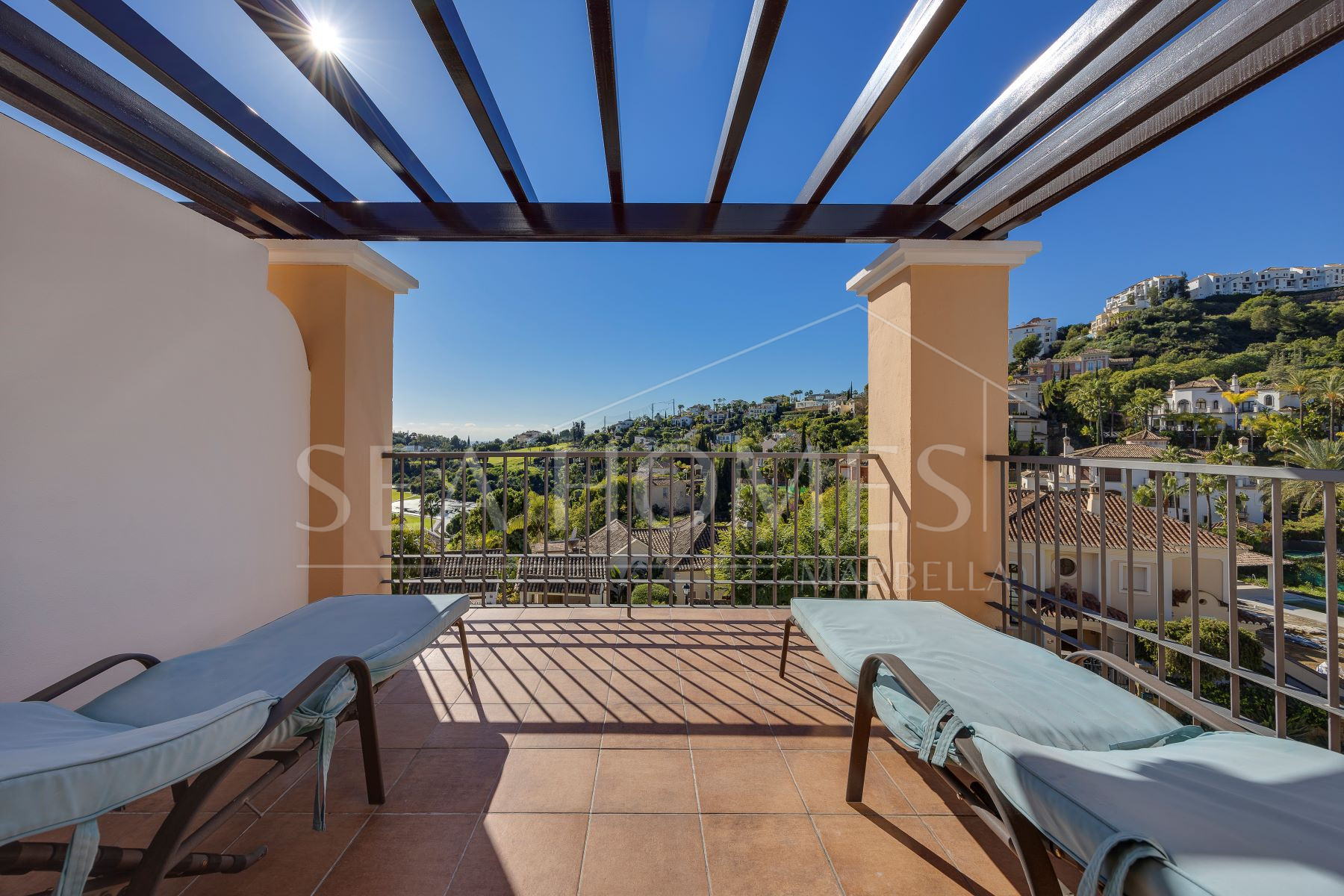 Spacious Townhouse in Los Almendros, Los Arqueros Golf