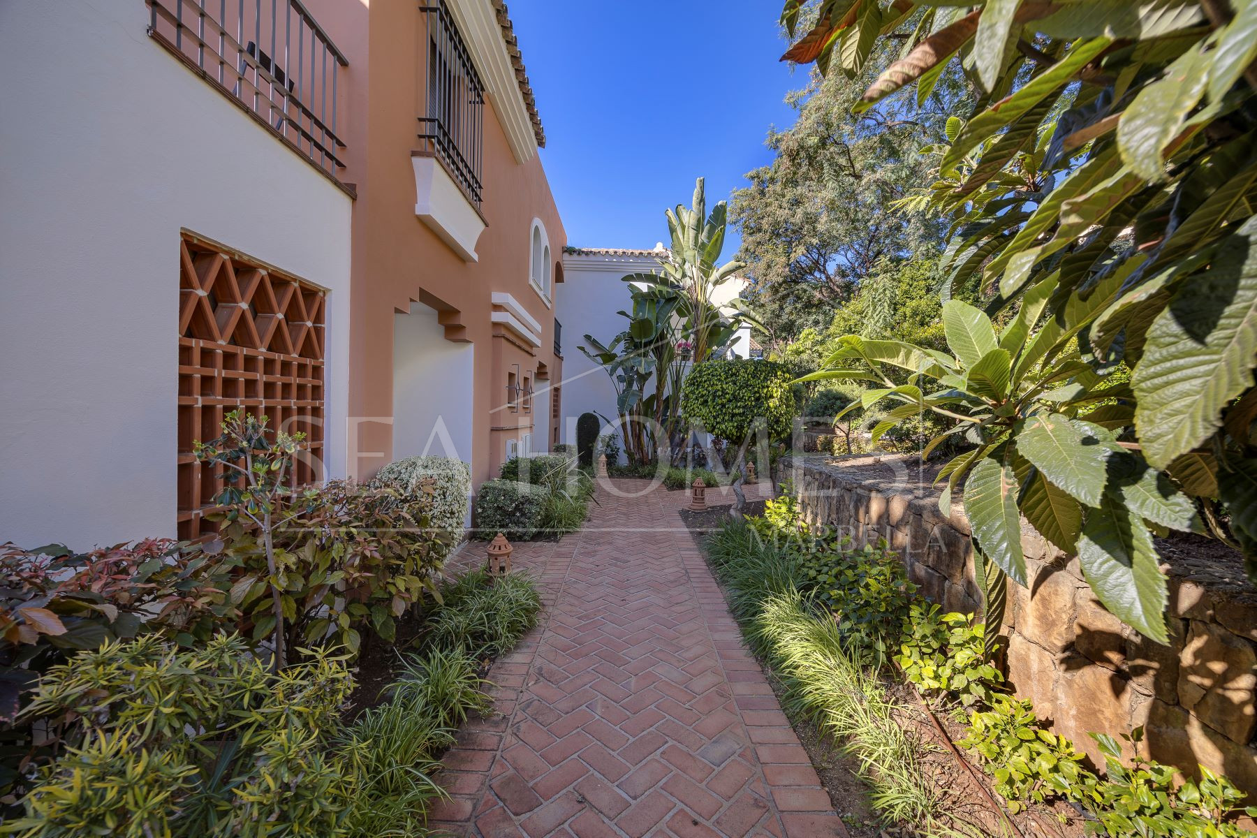 Spacious Townhouse in Los Almendros, Los Arqueros Golf