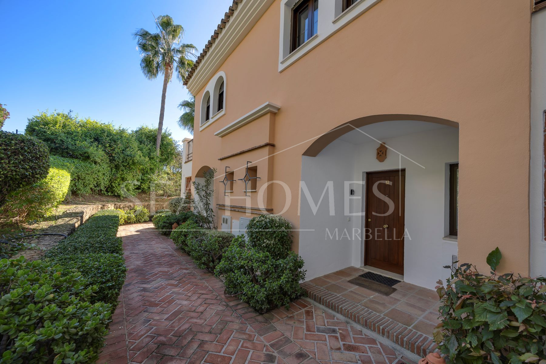 Spacious Townhouse in Los Almendros, Los Arqueros Golf