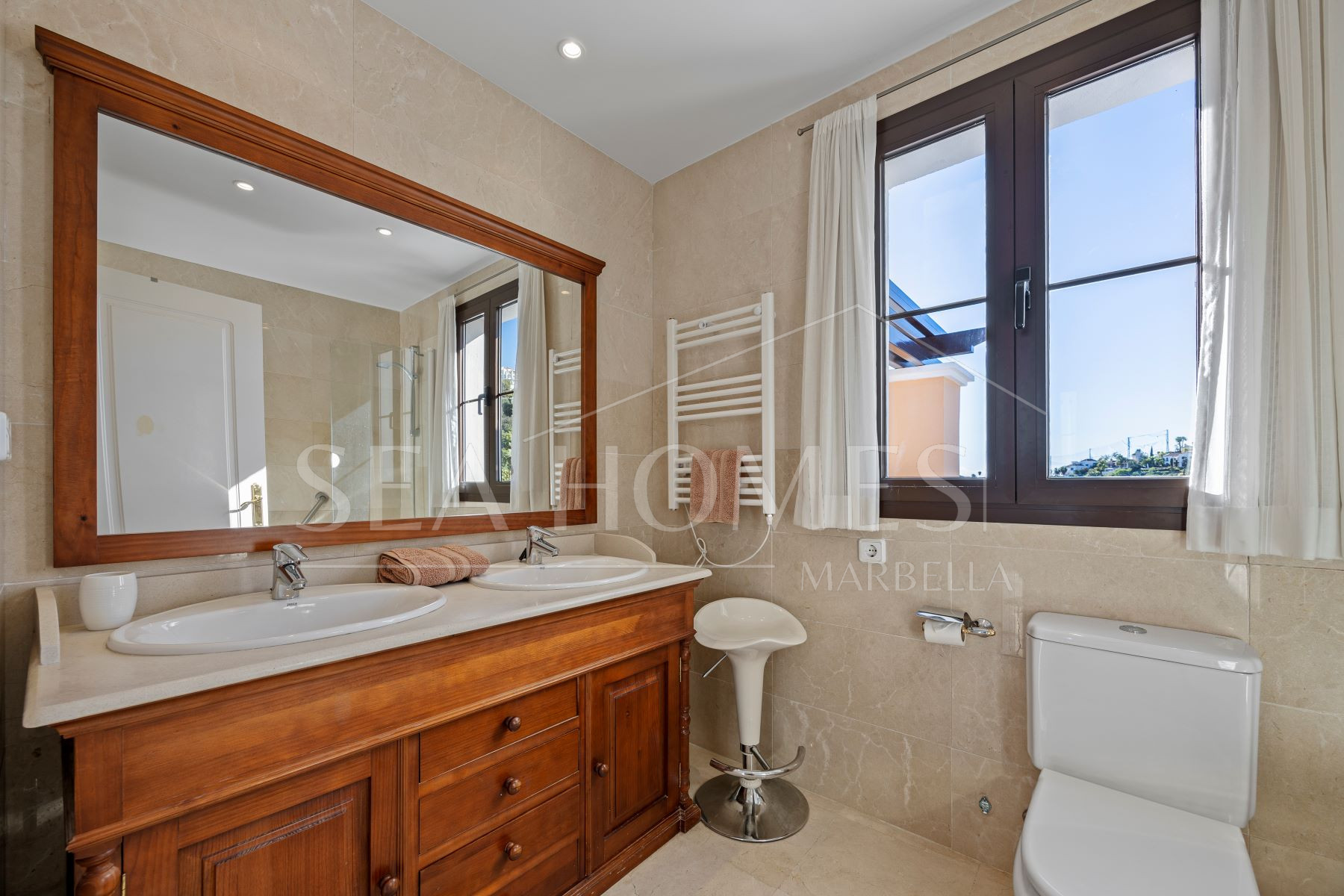 Spacious Townhouse in Los Almendros, Los Arqueros Golf