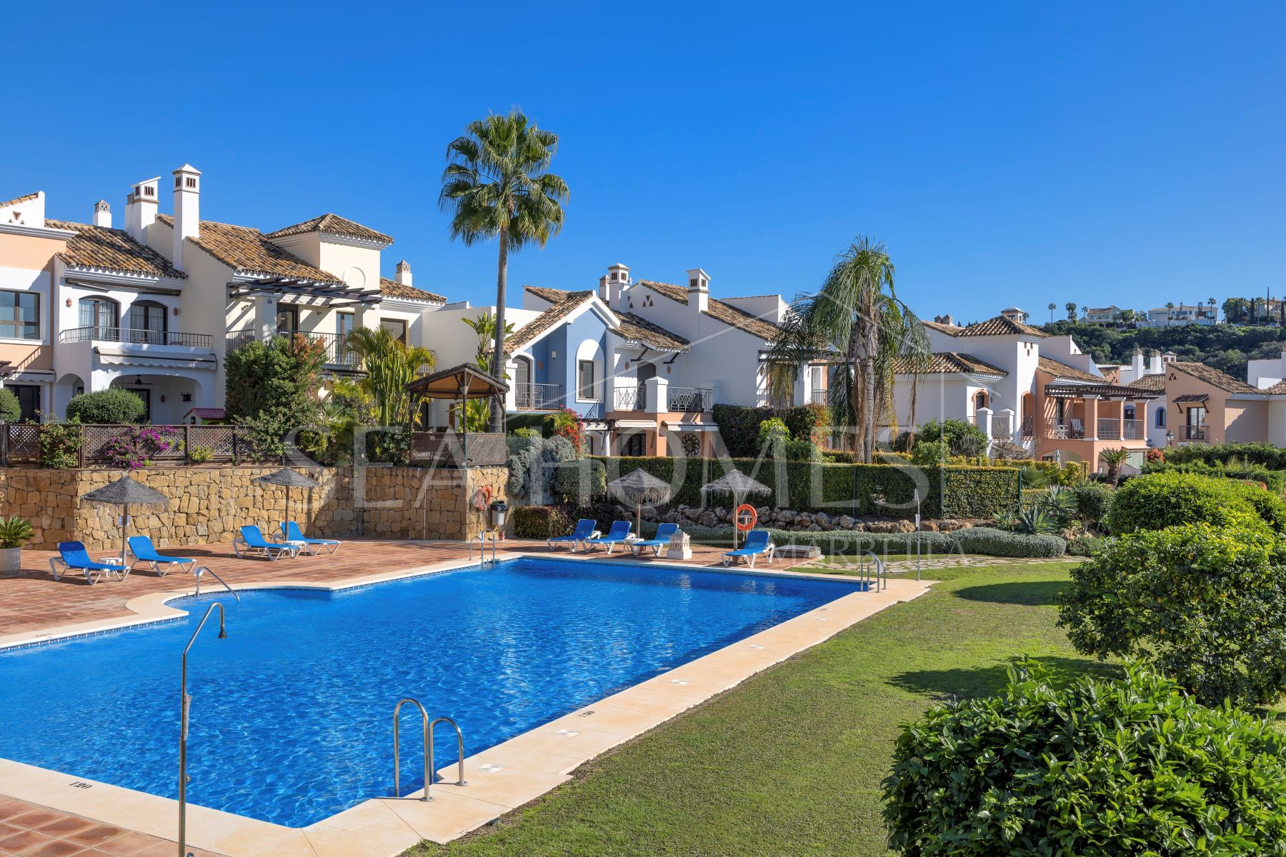 Spacious Townhouse in Los Almendros, Los Arqueros Golf