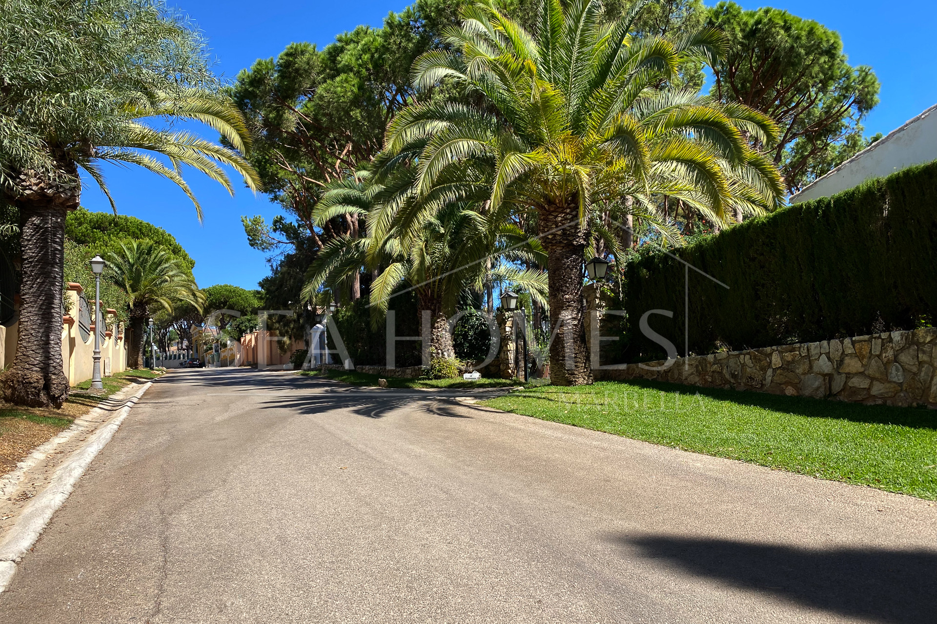 Hacienda Las Chapas: 1.700 m2 plot with sea views