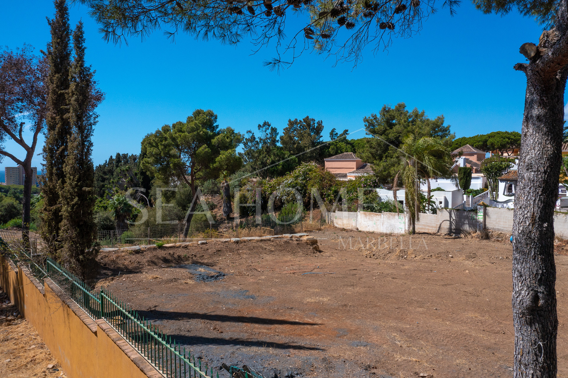 Hacienda Las Chapas: 1.700 m2 plot with sea views