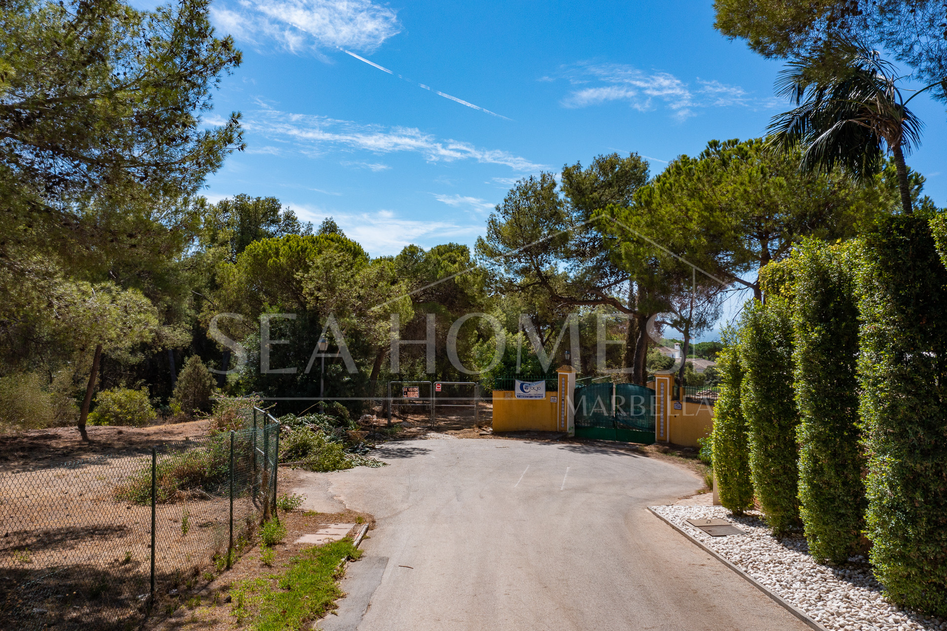 Hacienda Las Chapas: 1.700 m2 plot with sea views