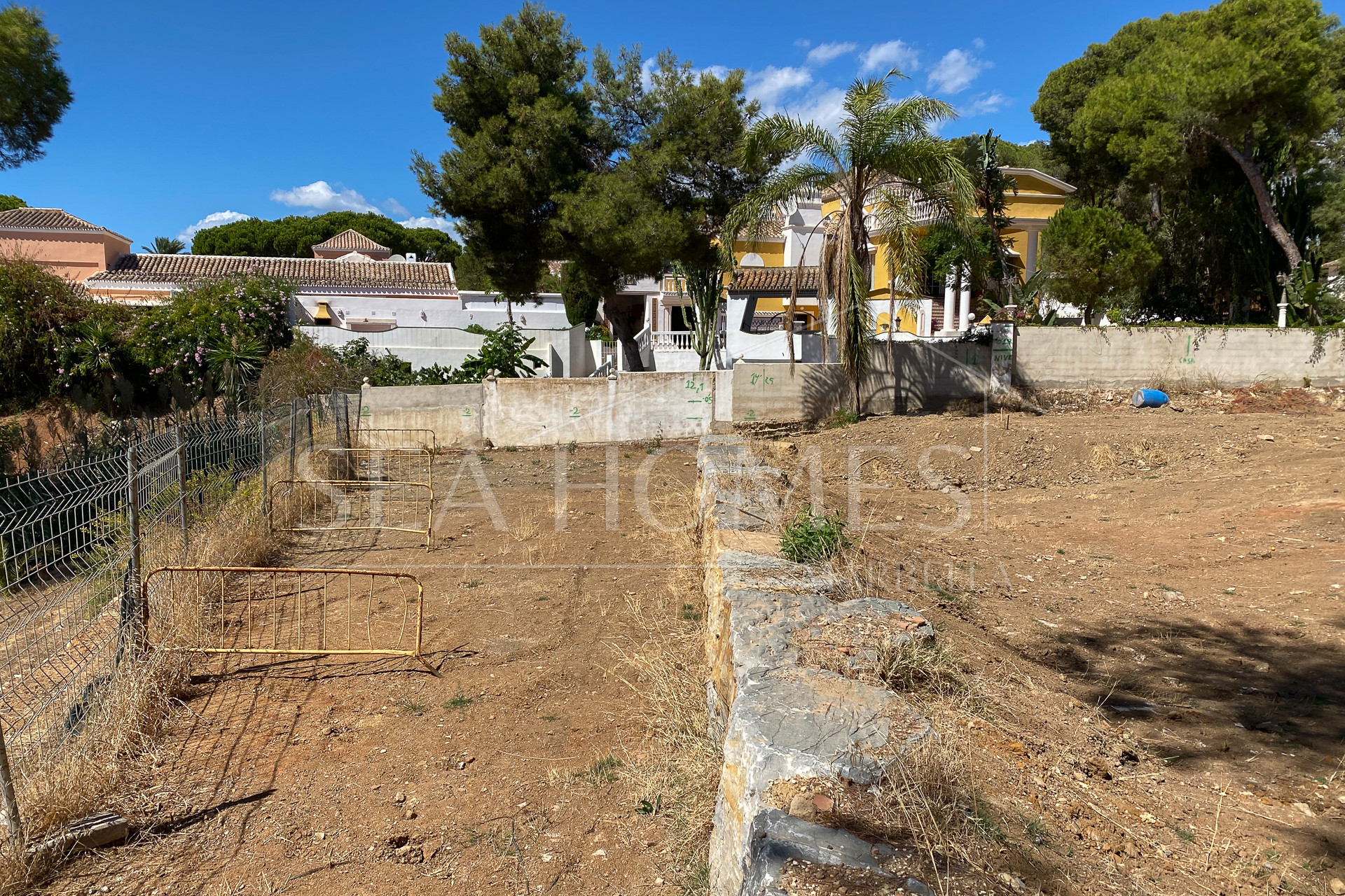 Hacienda Las Chapas: 1.700 m2 plot with sea views