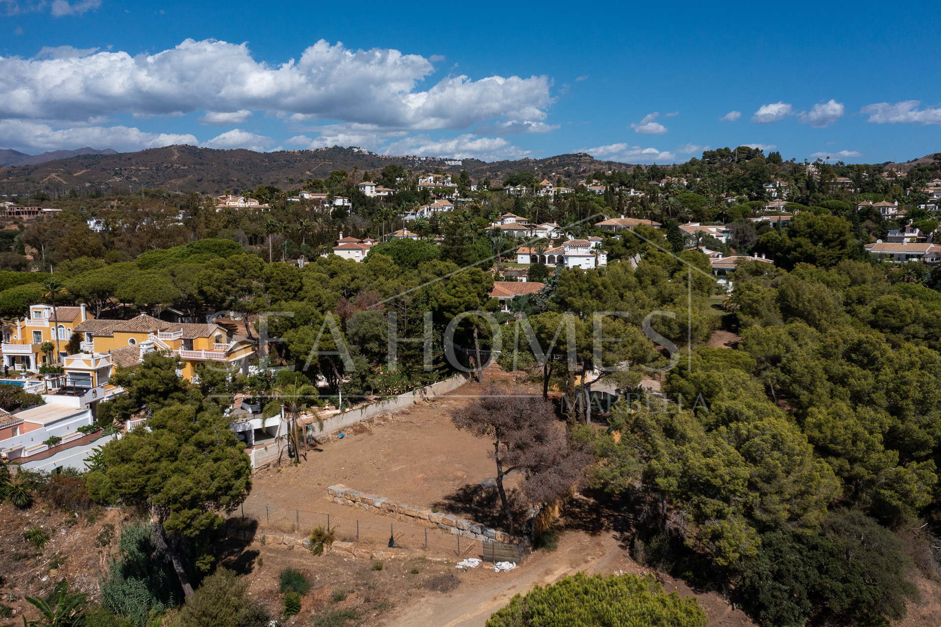 Hacienda Las Chapas: 1.700 m2 plot with sea views