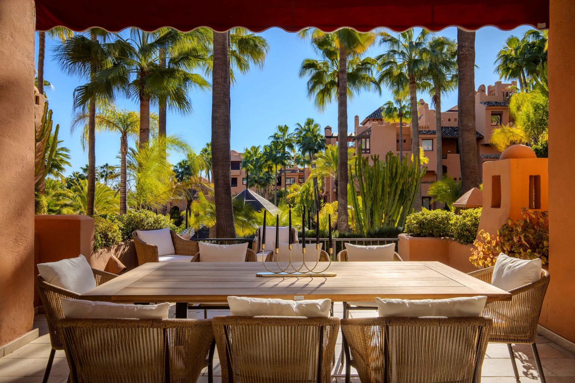 Espacioso apartamento en alquiler de larga temporada  en Puerto Banús.