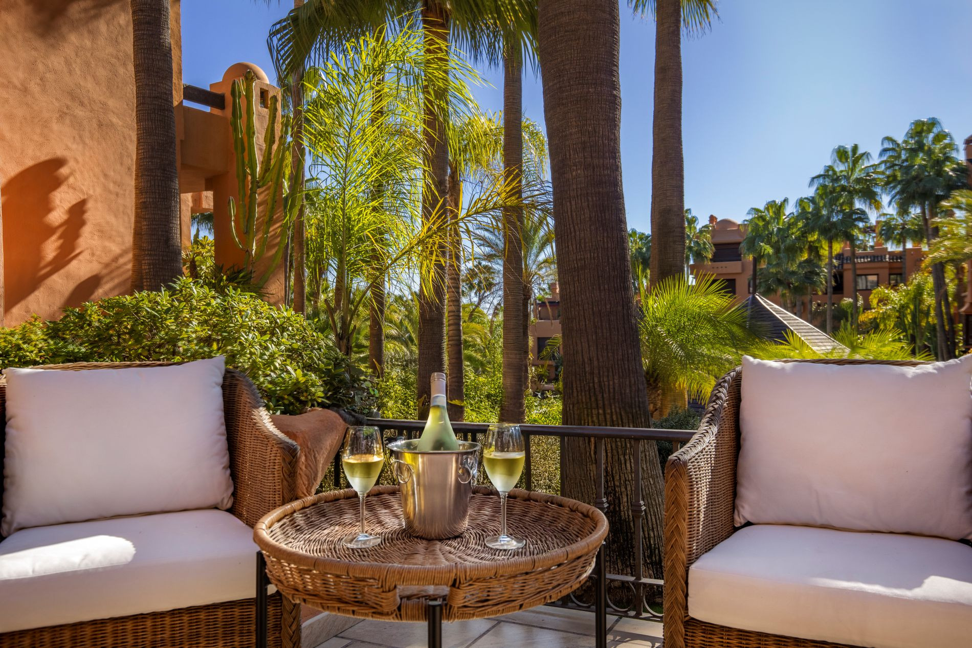 Espacioso apartamento en alquiler de larga temporada  en Puerto Banús.