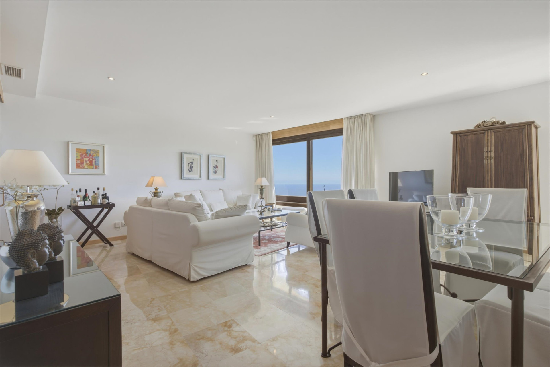 Panoramic Sea Views, Privacy and a Prime Elevated Position in Las Lomas de Los Monteros