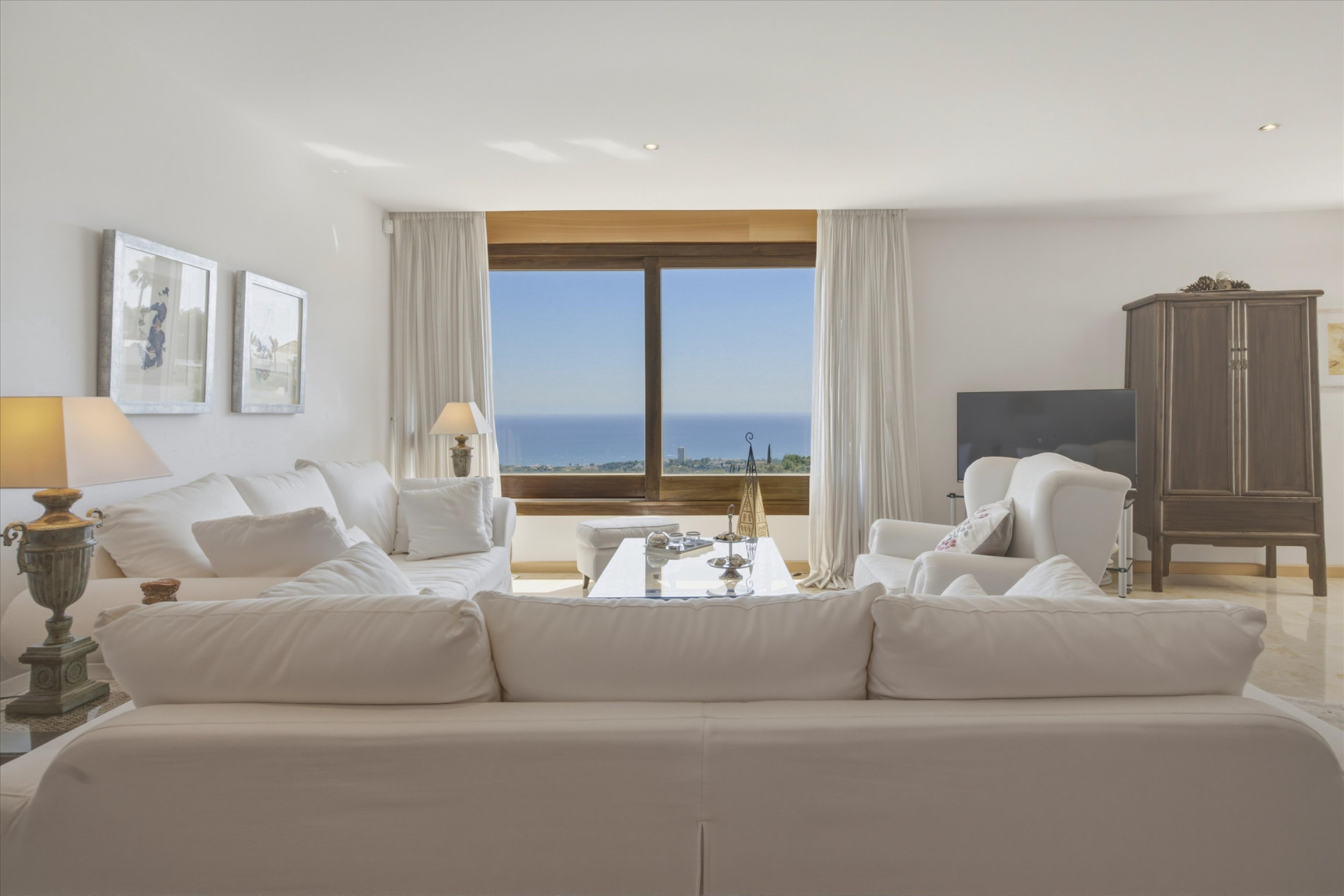 Panoramic Sea Views, Privacy and a Prime Elevated Position in Las Lomas de Los Monteros