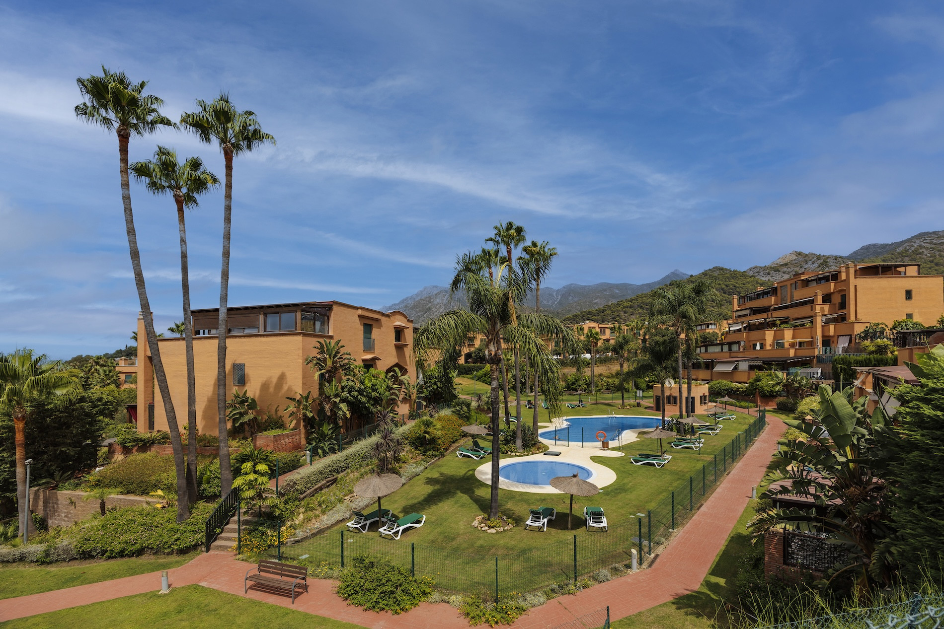 Elegante apartamento reformado con vistas al mar – cerca de La Cañada, Marbella