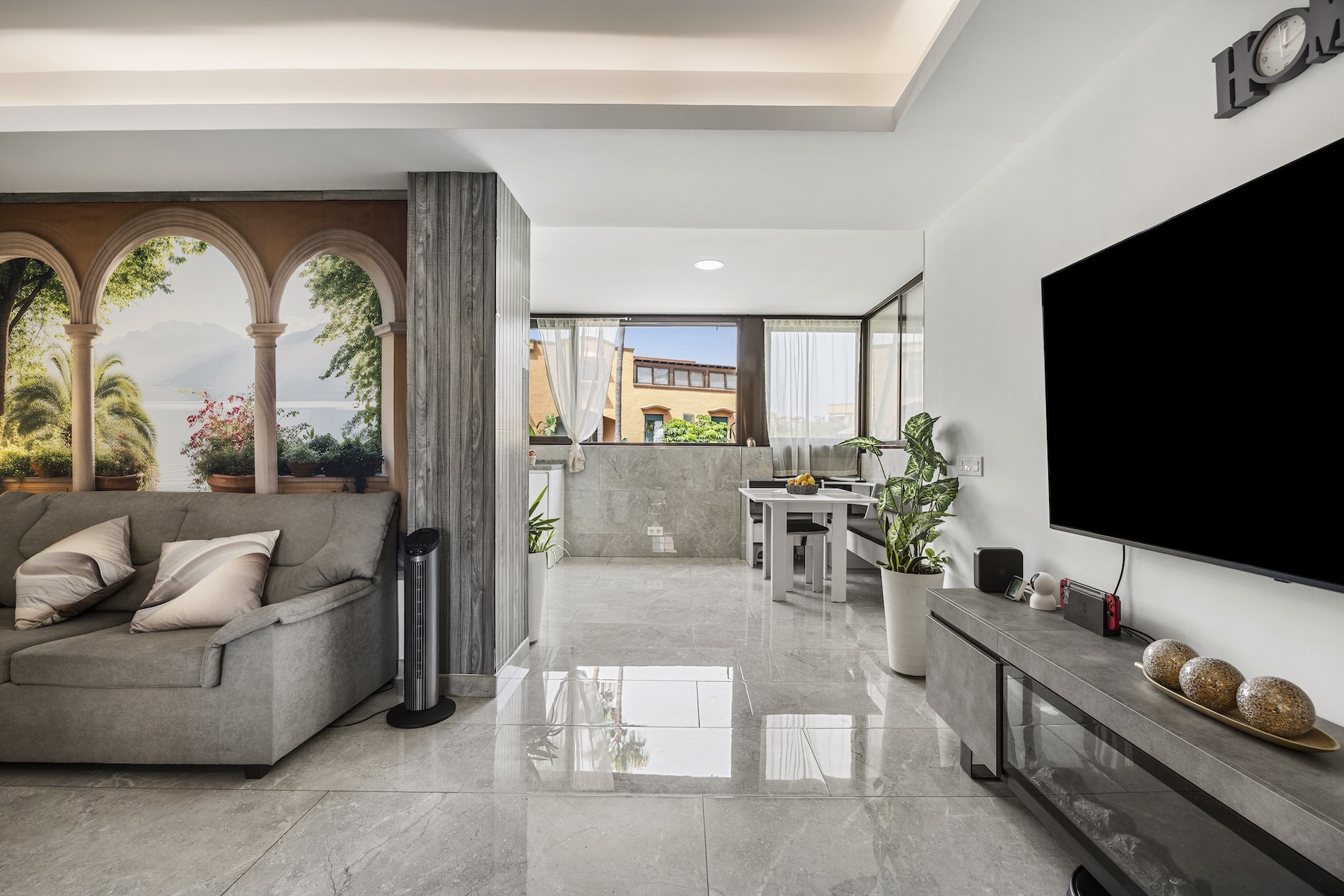Elegant renovated apartment with sea views – near La Cañada, Marbella