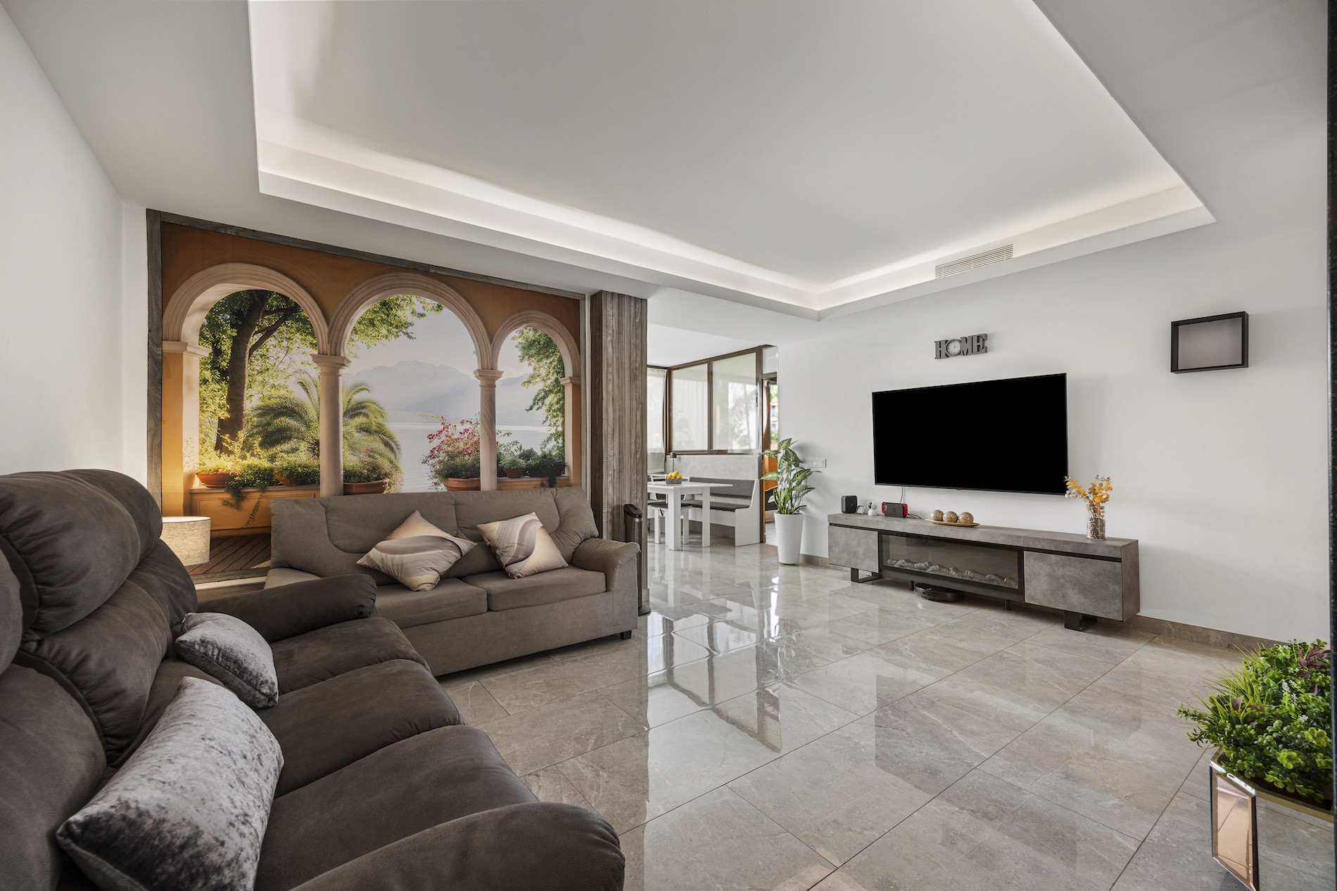Elegante apartamento reformado con vistas al mar – cerca de La Cañada, Marbella
