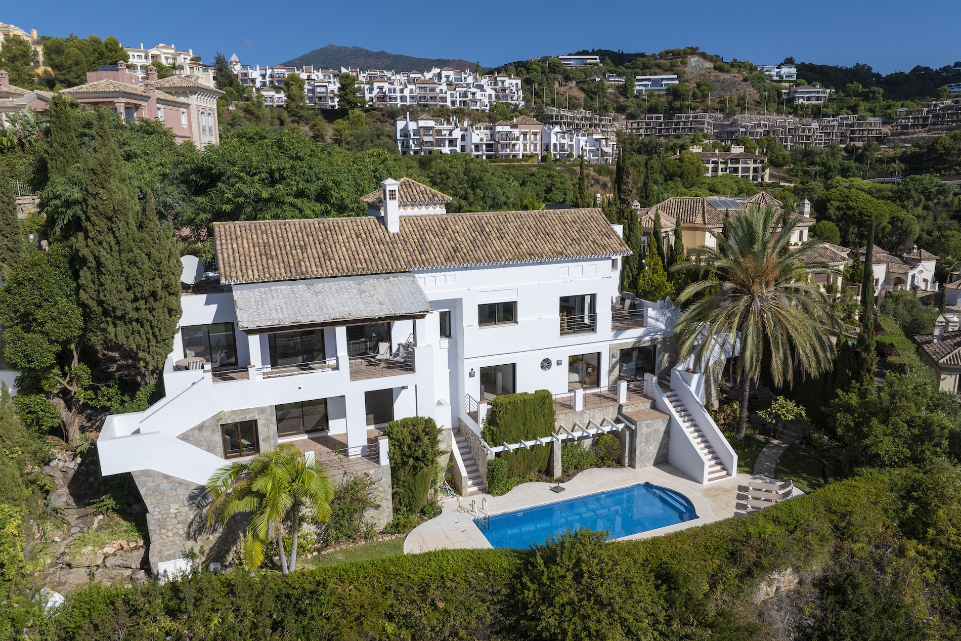 Los Arqueros – villa con vistas panorámicas al mar y al golf