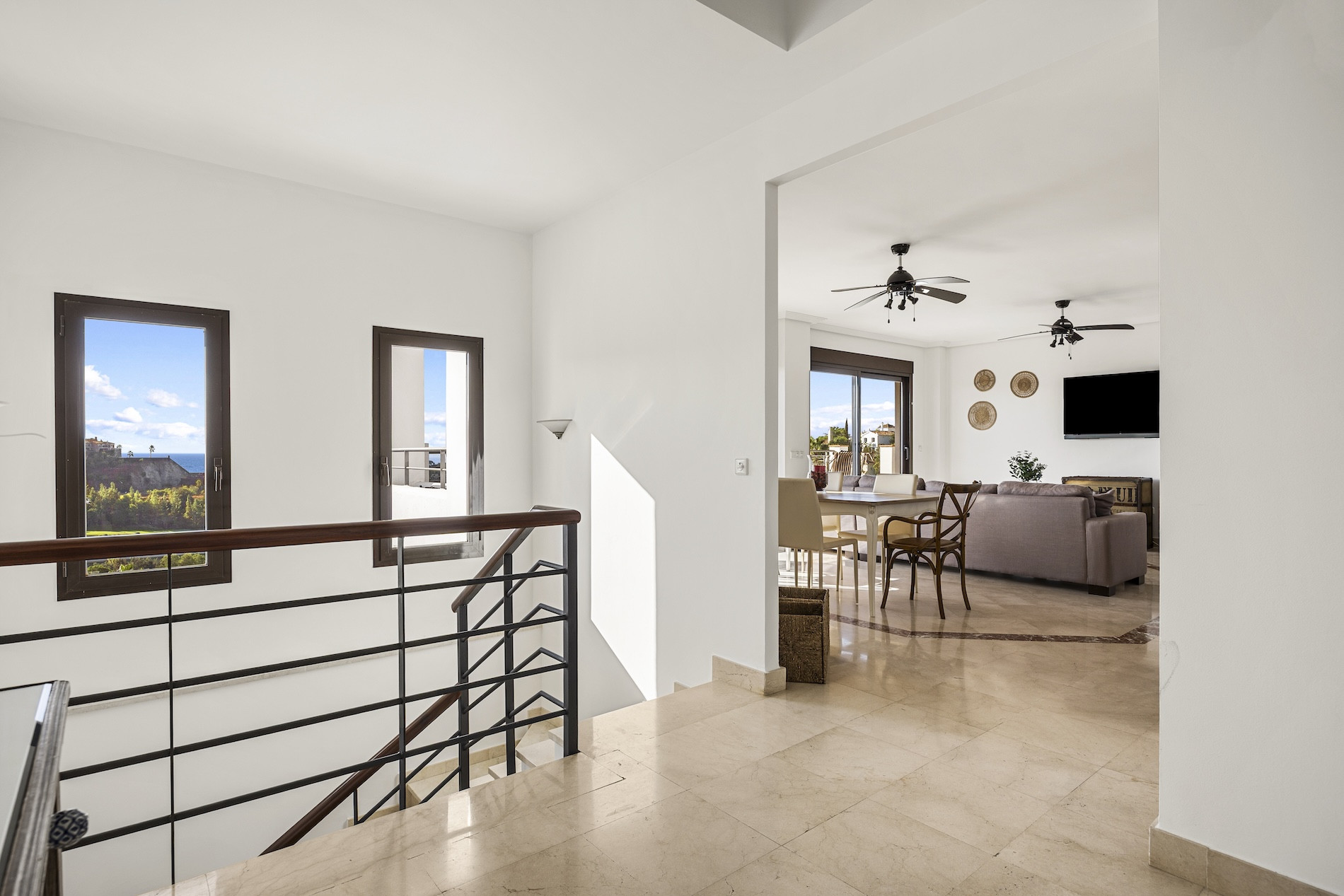 Los Arqueros – villa con vistas panorámicas al mar y al golf