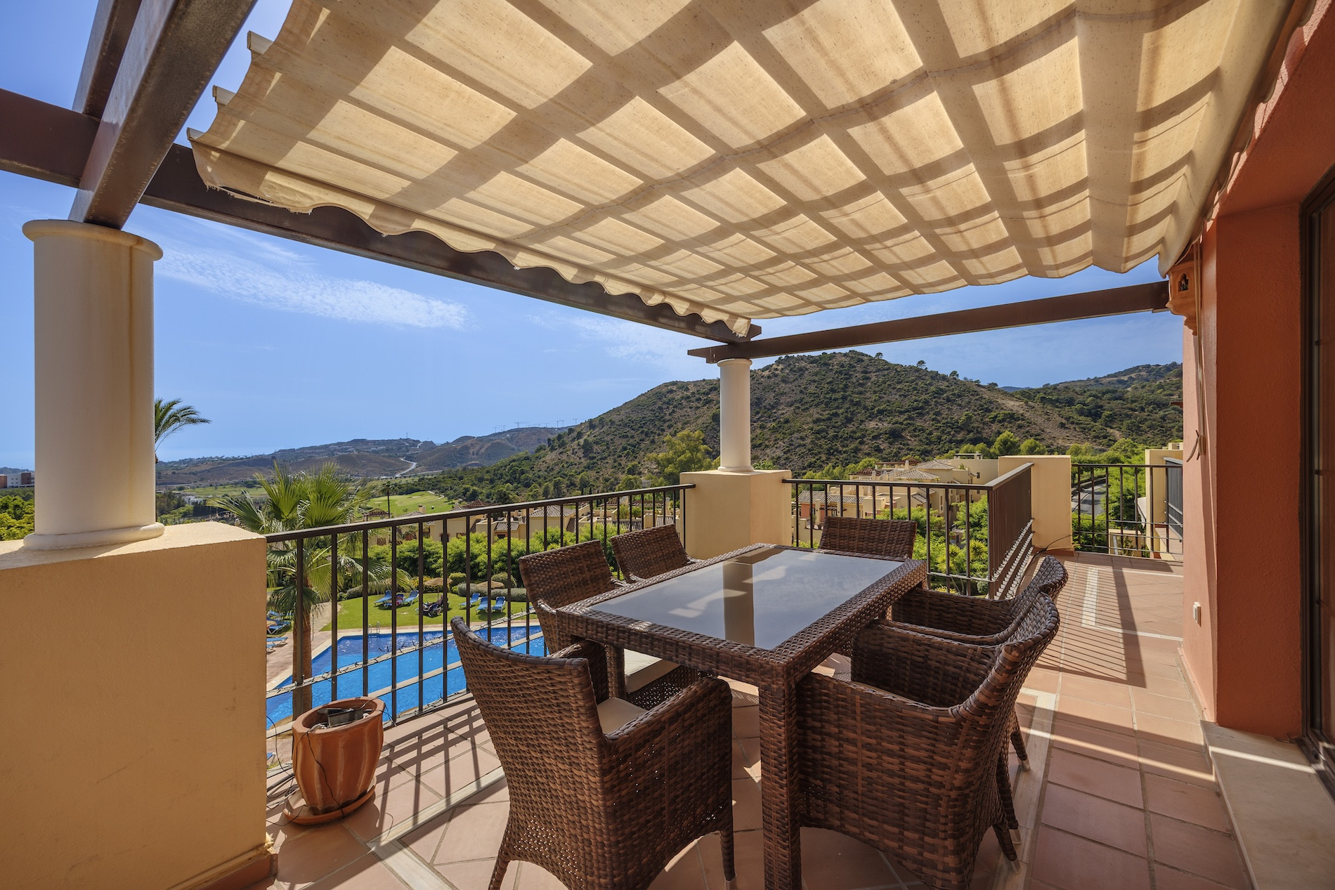 Spacious corner penthouse with expansive terraces and panoramic views in Los Arqueros