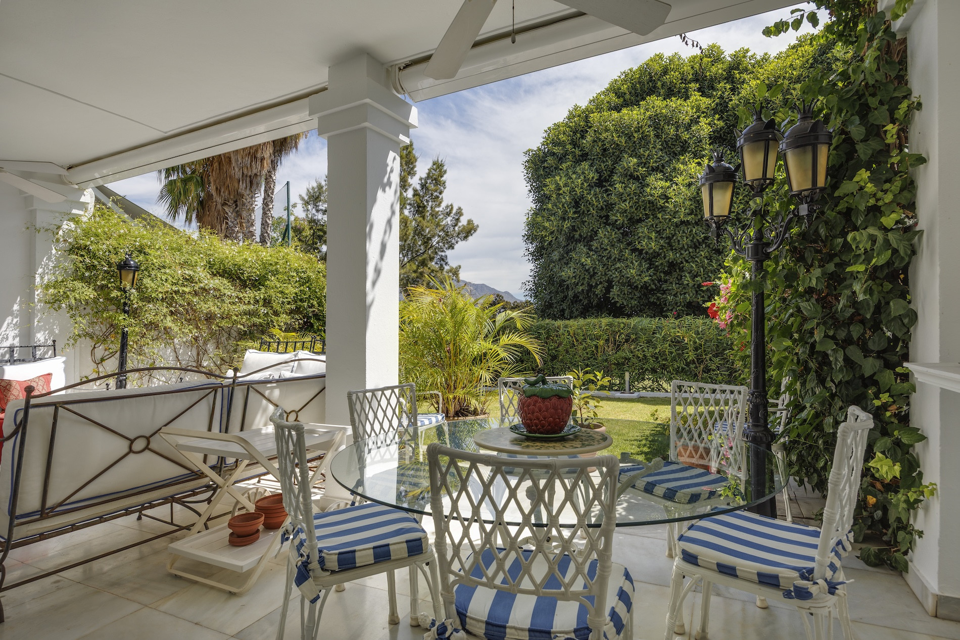 A rare find in la Quinta Golf: townhouse in an exclusive enclave of just 15 homes