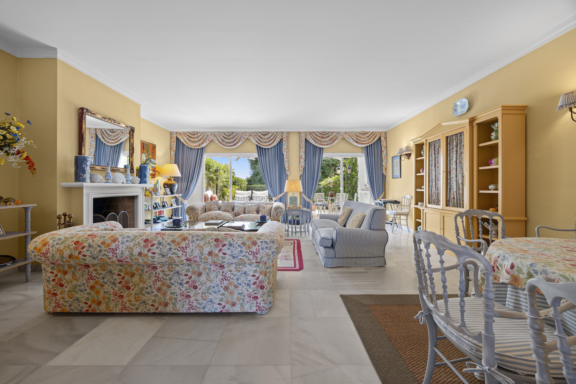 A rare find in la Quinta Golf: townhouse in an exclusive enclave of just 15 homes