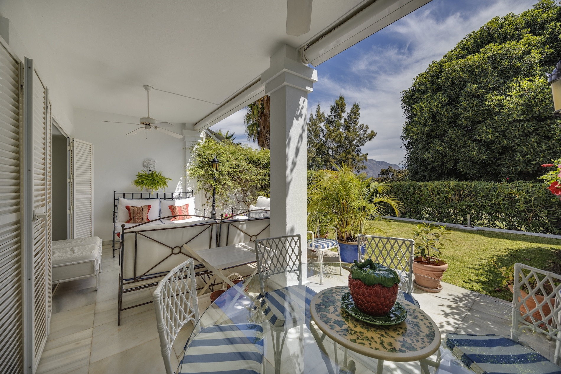 A rare find in la Quinta Golf: townhouse in an exclusive enclave of just 15 homes