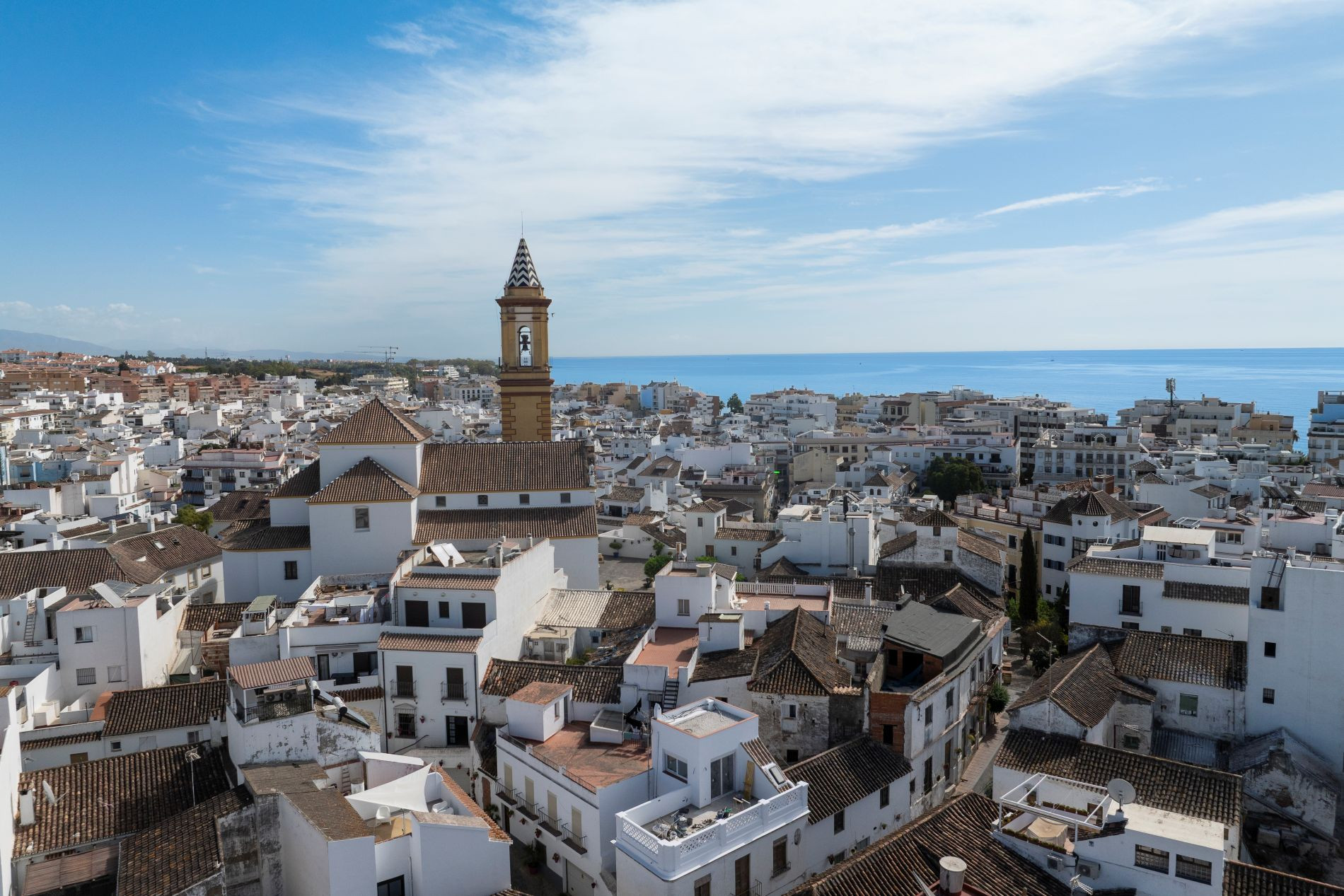 Andalusischer Charme mit allen modernen Annehmlichkeiten im Zentrum von Estepona.
