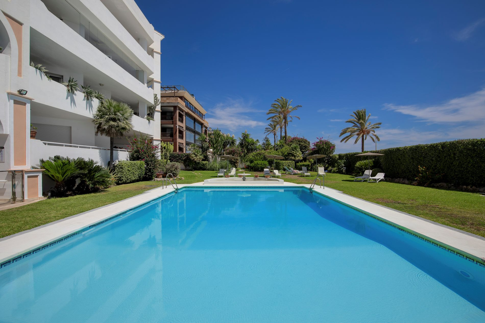 Long-Term Rental – Exclusive Frontline Beach Duplex Penthouse – La Herradura, Puerto Banús