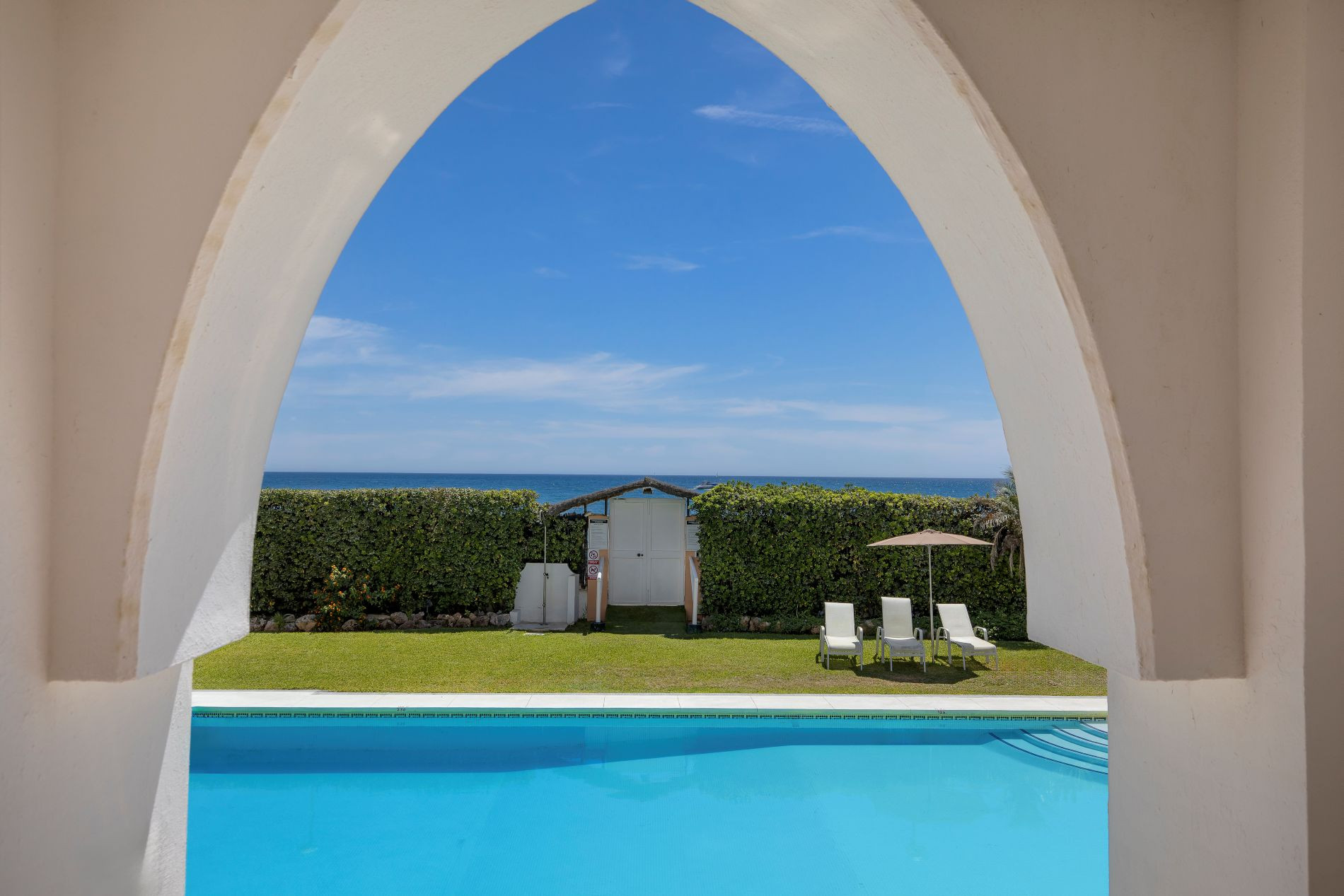 Long-Term Rental – Exclusive Frontline Beach Duplex Penthouse – La Herradura, Puerto Banús