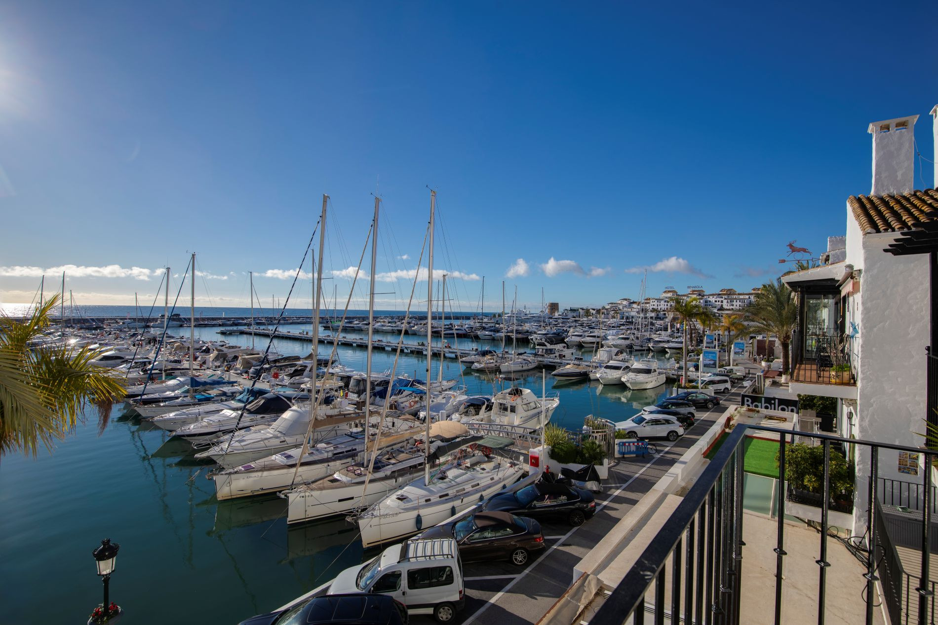 Alquiler larga temporada en Primera línea Puerto Banús – con vistas al mar