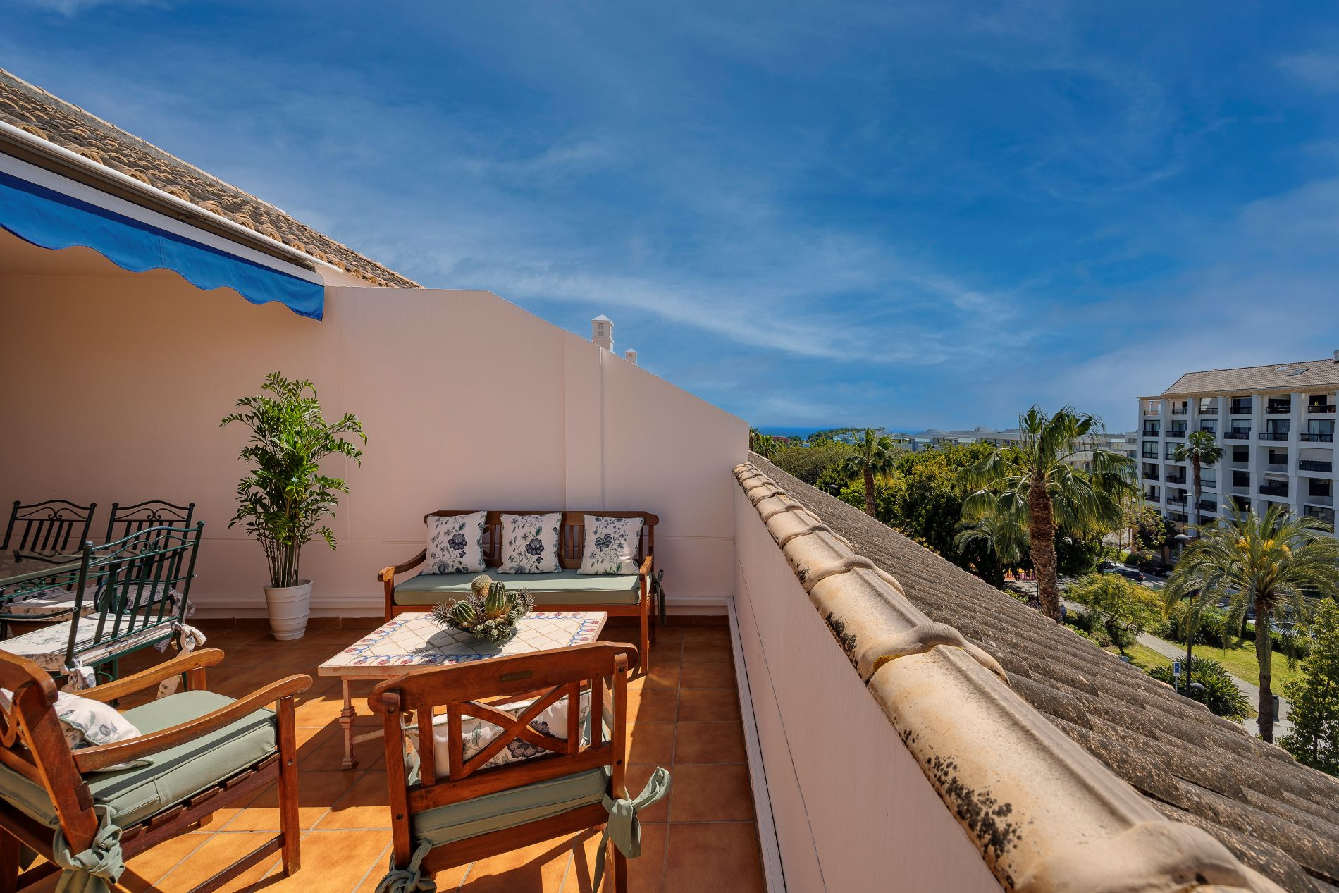 Duplex penthouse in the best area of San Pedro de Alcántara – light, location and lifestyle