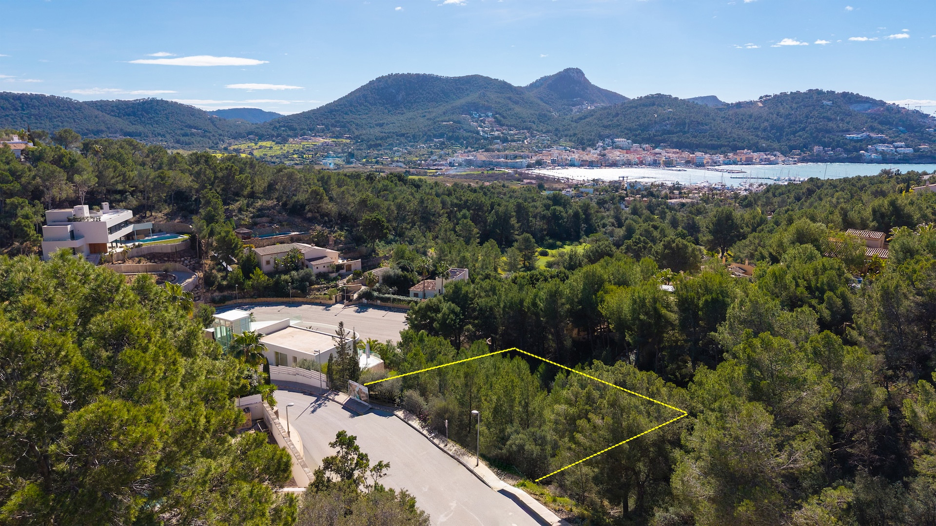 Building Plot with approved project and license in Port Andratx - Mallorca