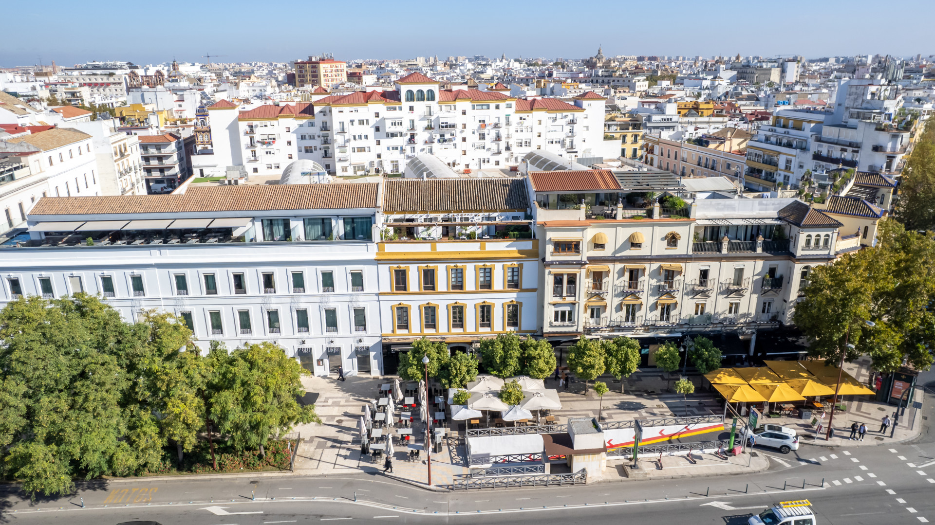 Prime heritage building on Paseo de Cristóbal Colón – historic center of Seville
