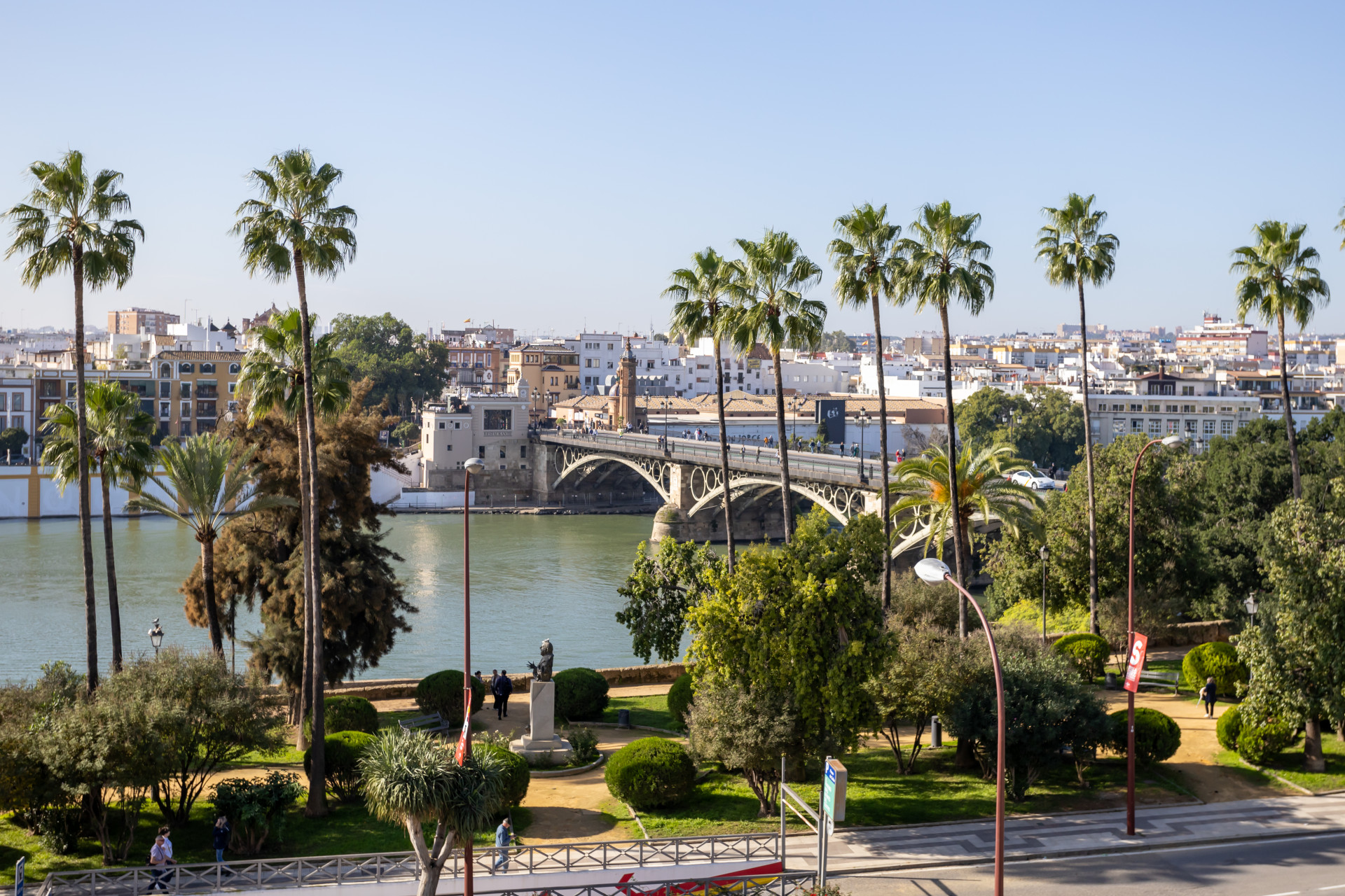 Prime heritage building on Paseo de Cristóbal Colón – historic center of Seville