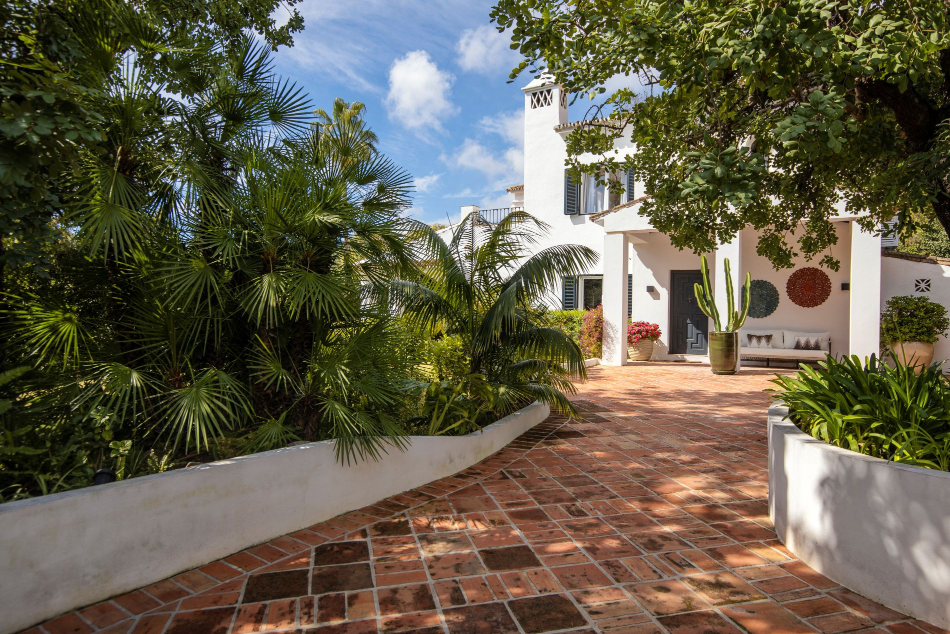 Casa Lagos: where privacy meets Marbella's Golden Mile lifestyle