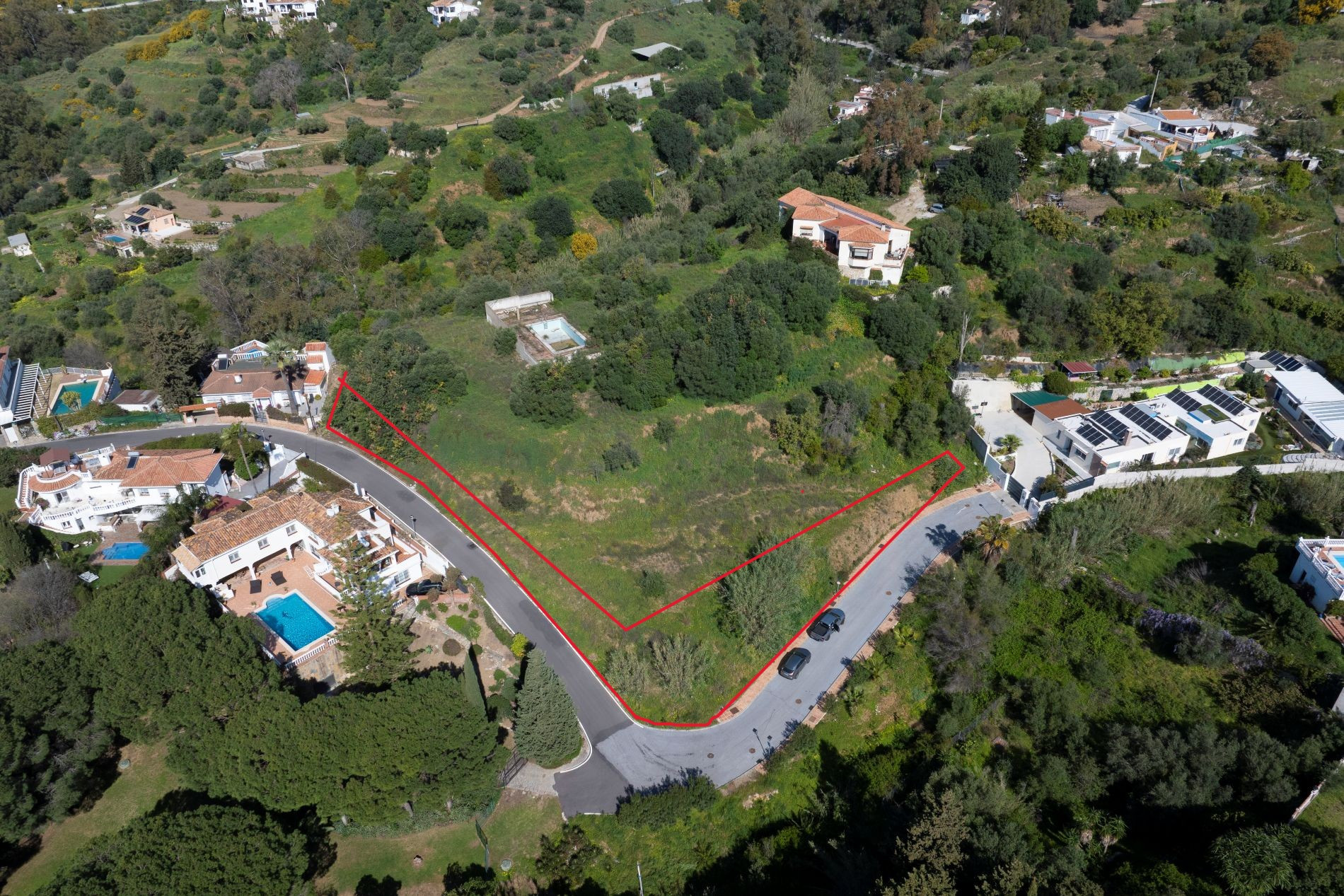 Urban plot with license and project, ready to build in Mijas